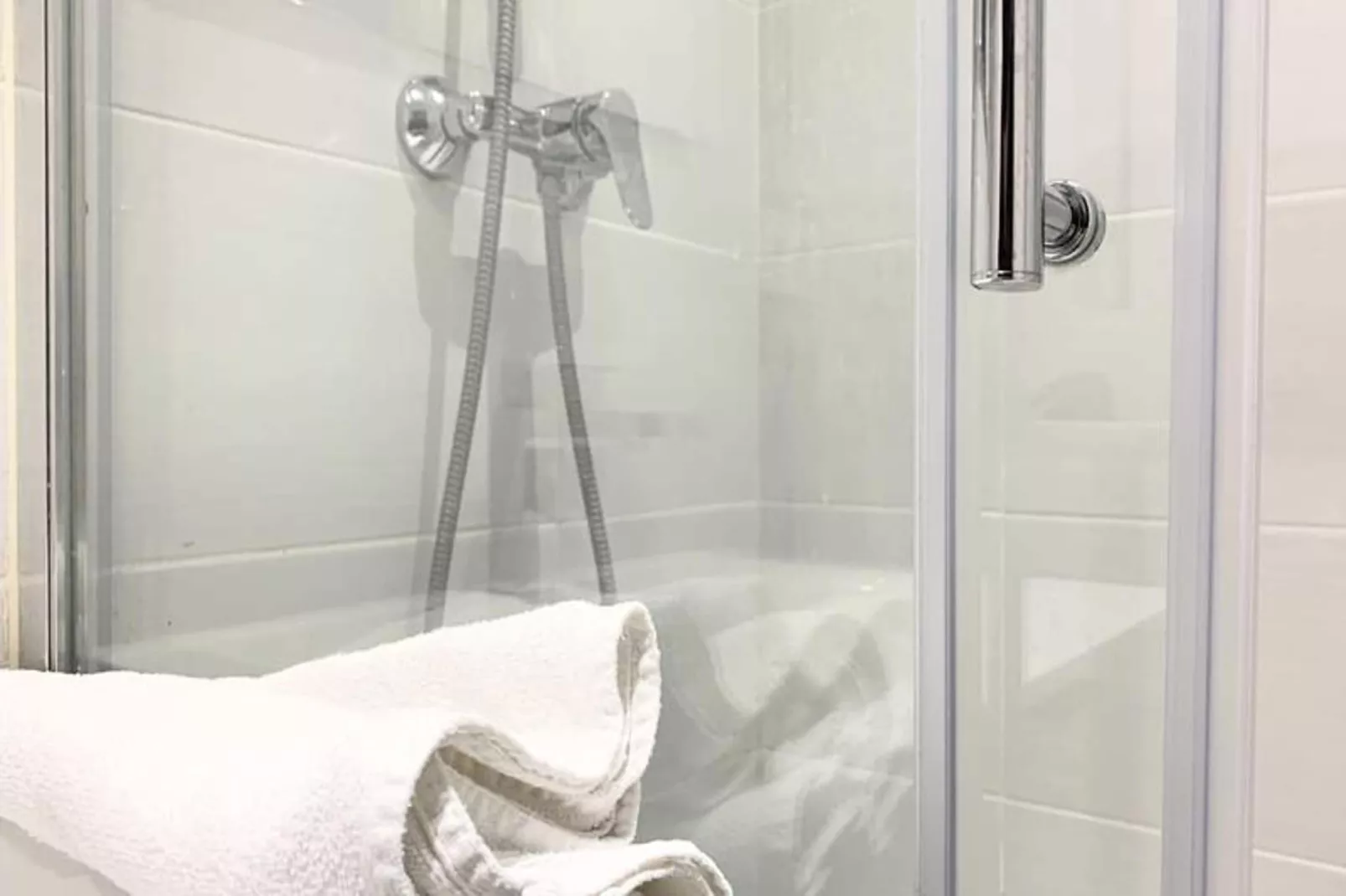 | Light Pink |t2 Proche Jaur&egrave;s, Estacade | Lumineux 🦩-Badezimmer