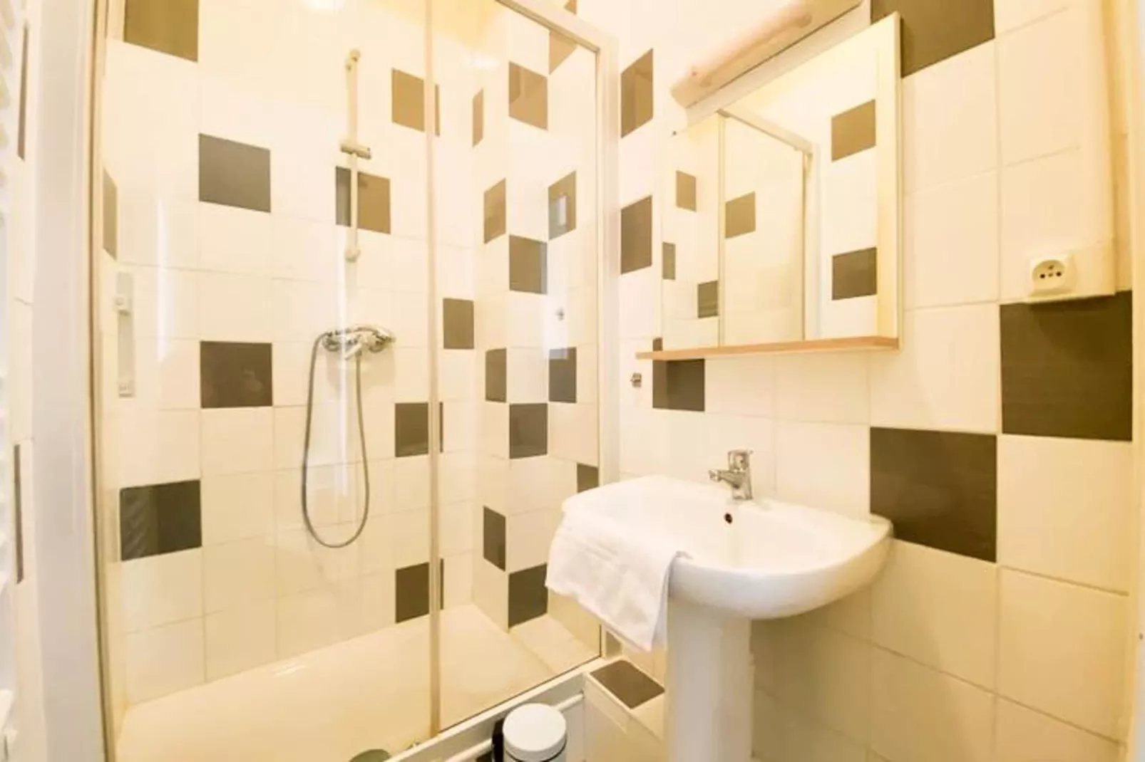 Le Berri'appart | T3 Tout &eacute;quip&eacute; | Tramway, Gare 🚡-Bathroom