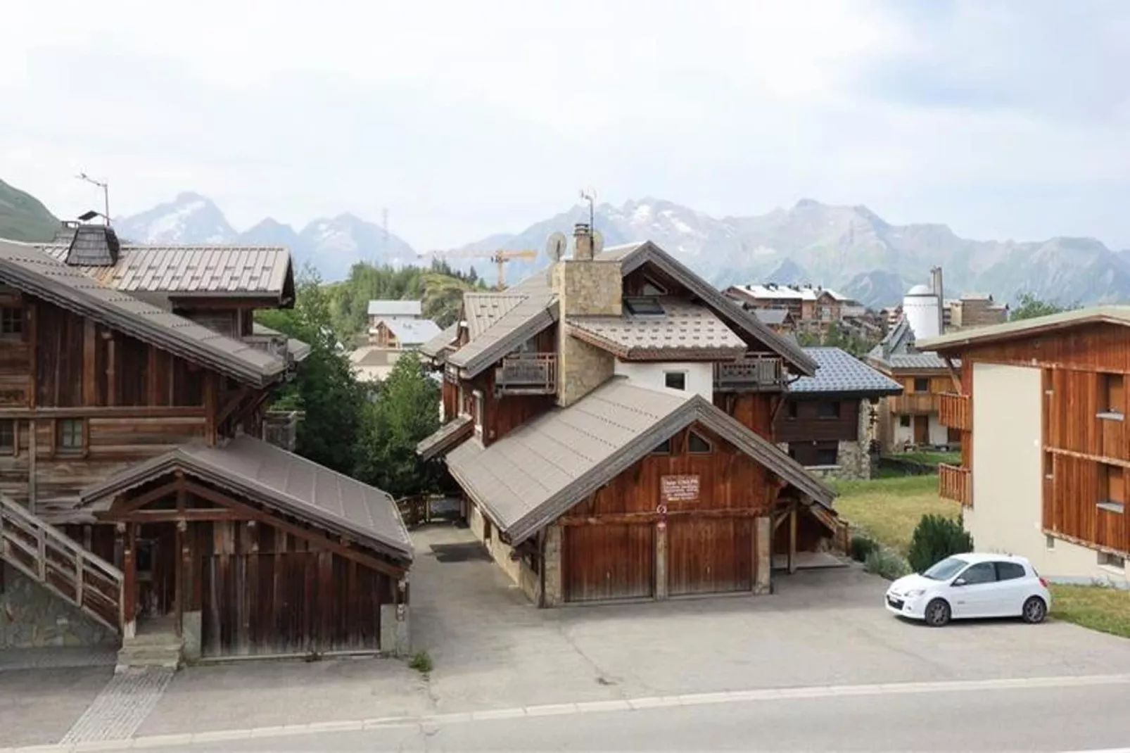 Résidence Bragelonne-View in summer