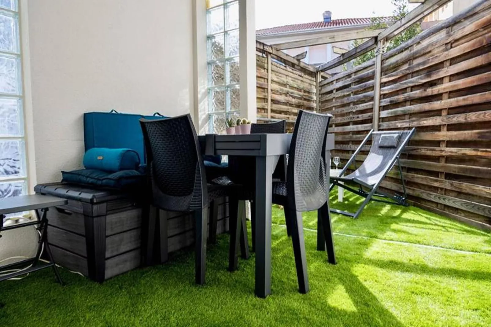 Résidence Du Centre-Gardens in summer