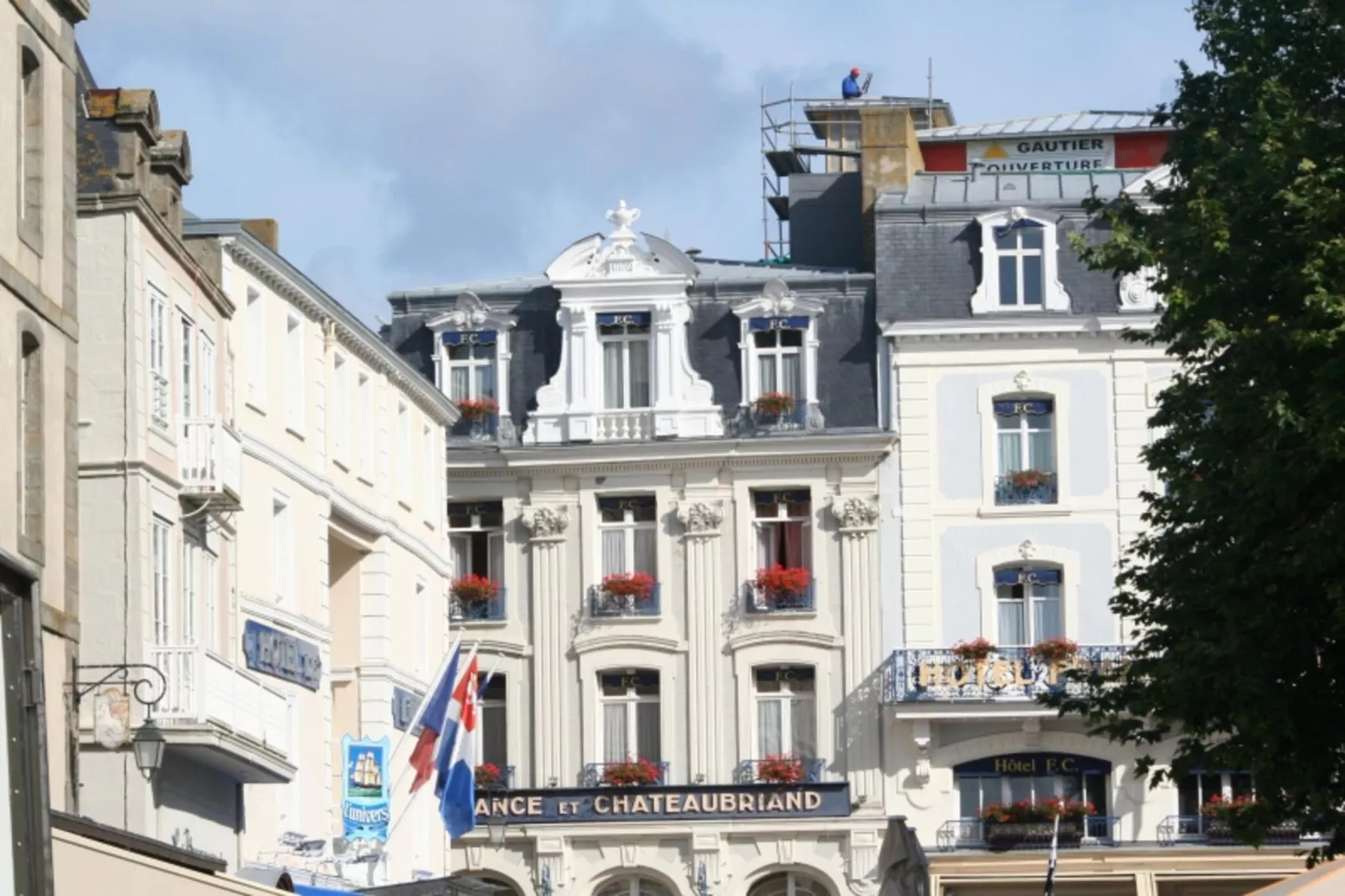 Résidence Bel Appartement En R&eacute;sidence Centre Ville  Avec Parking Class&eacute; 3*-Zones été à 5 km