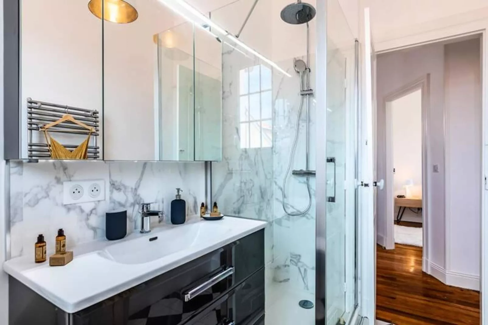 Superbe Appartement Plein De Charme Avec Balcon, 2ch, &agrave; 5min De La Plage-Bathroom