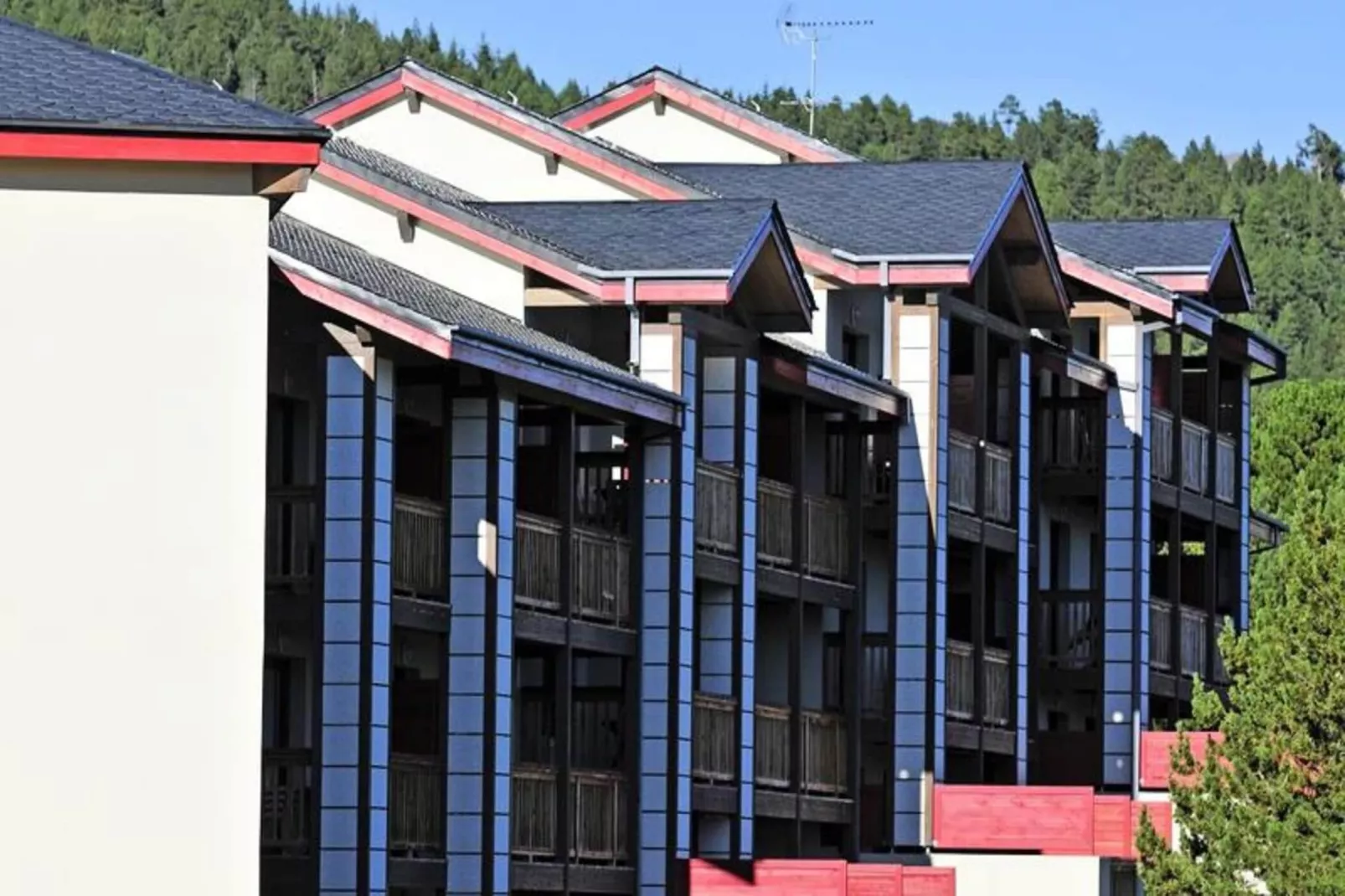 Résidence Goélia Le Domaine de Castella***-Außenbereich Sommer