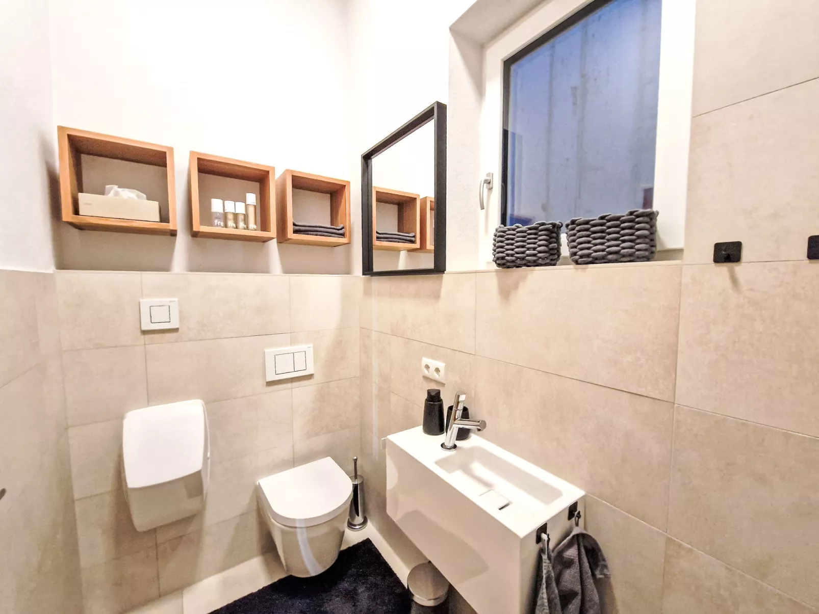 The Rock Design-Dedans