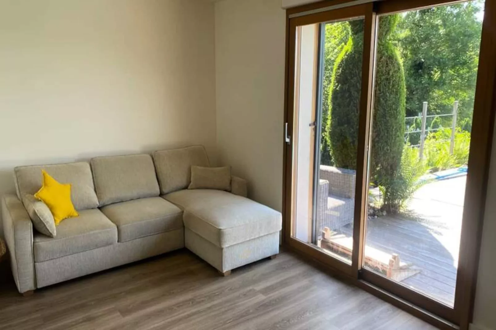 Belle Villa Avec Piscine Jacuzzi Et Vue Lac-Image-tags.