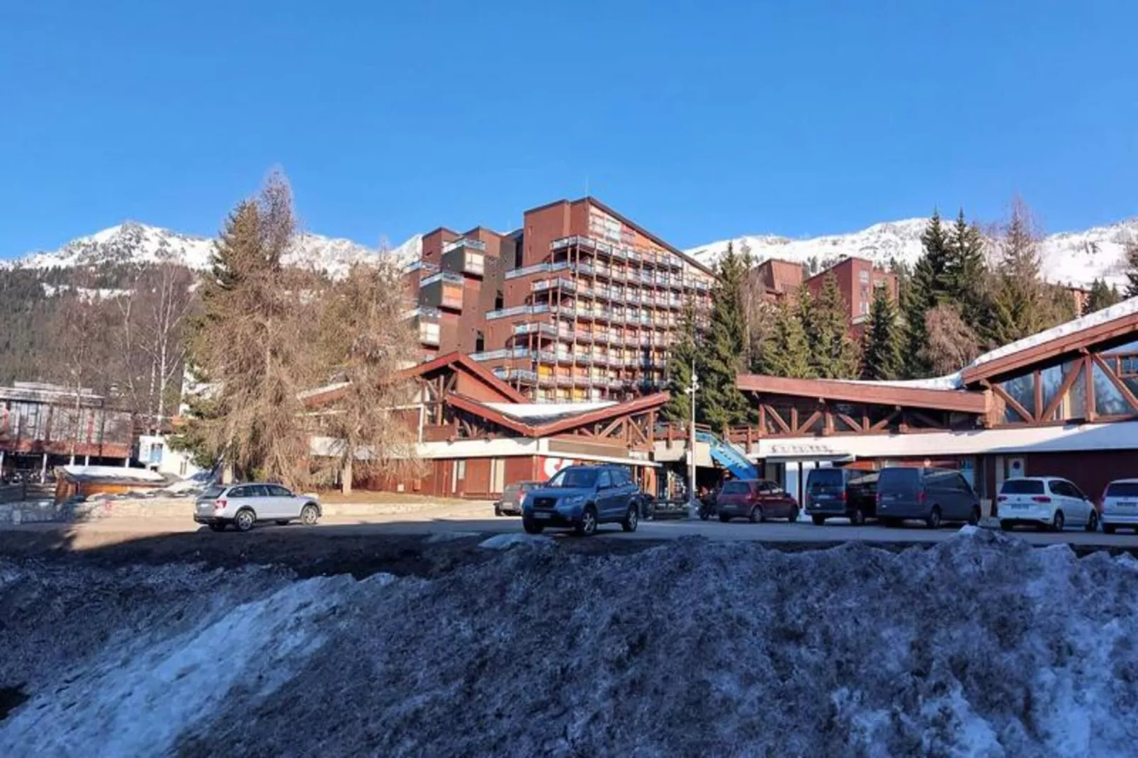 Résidence Miravidi-Exterior in summer