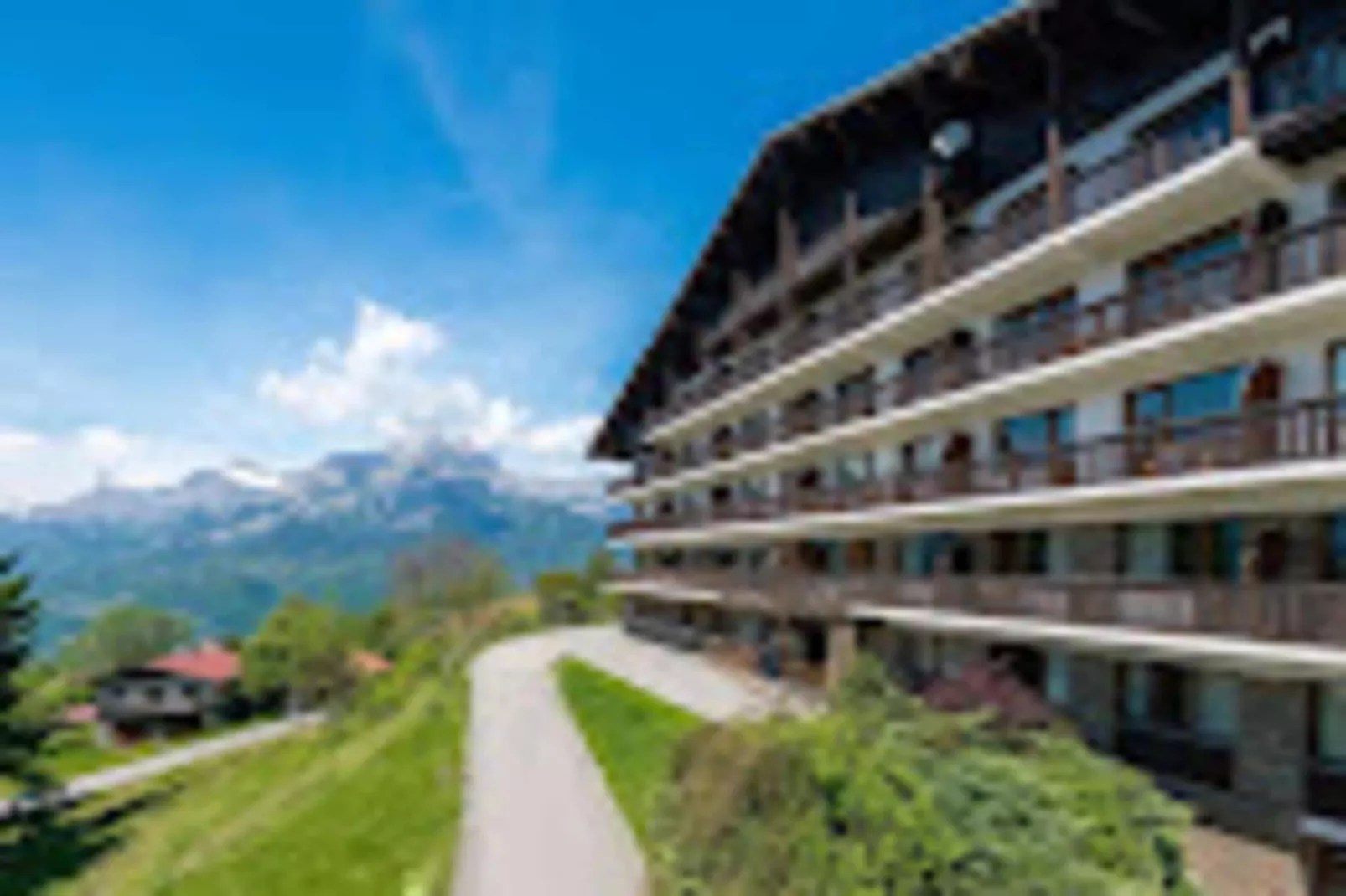 Résidence Les Loges-Exterior in summer