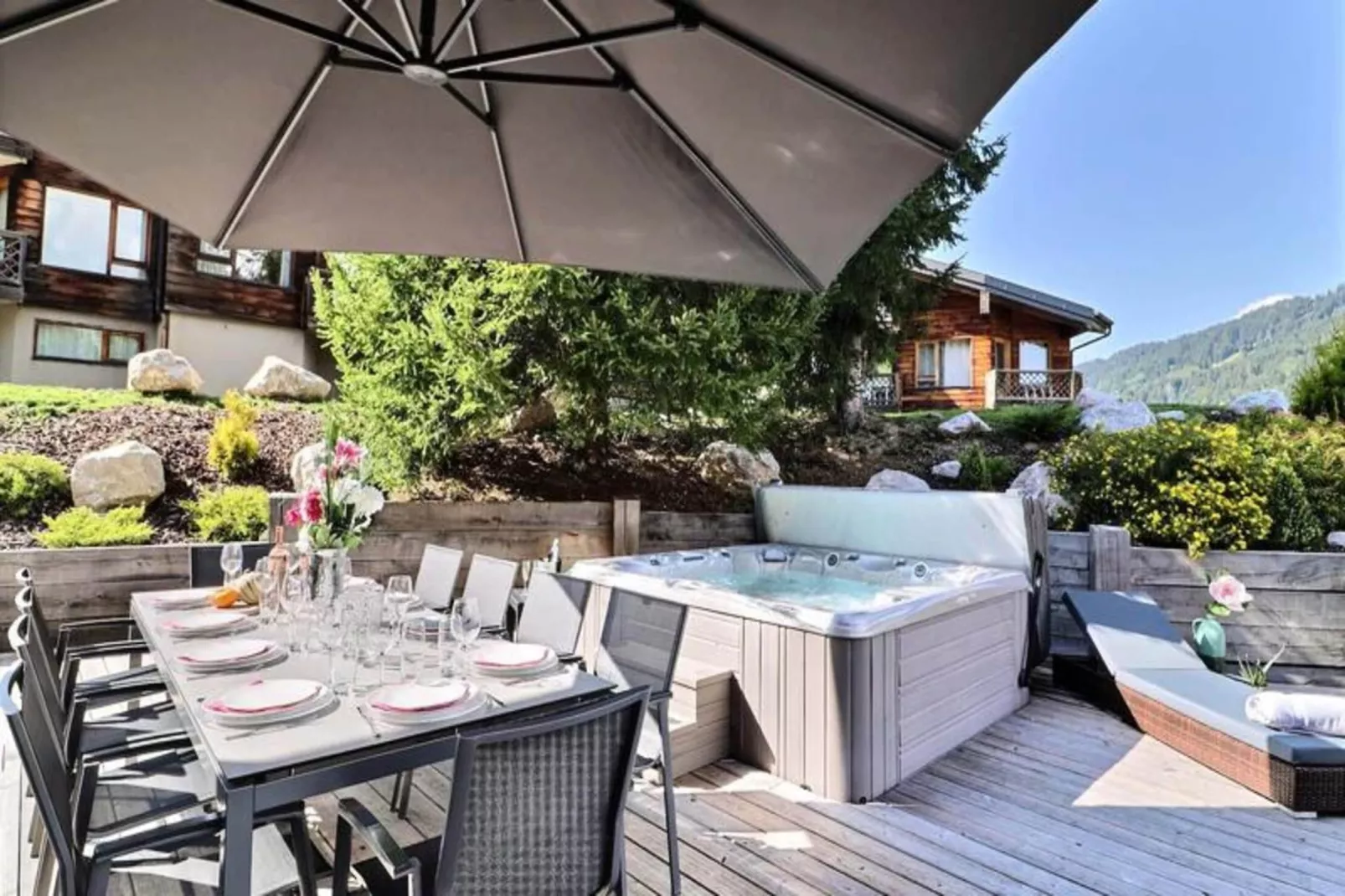 Résidence Explorer Meleze-Exterior in summer