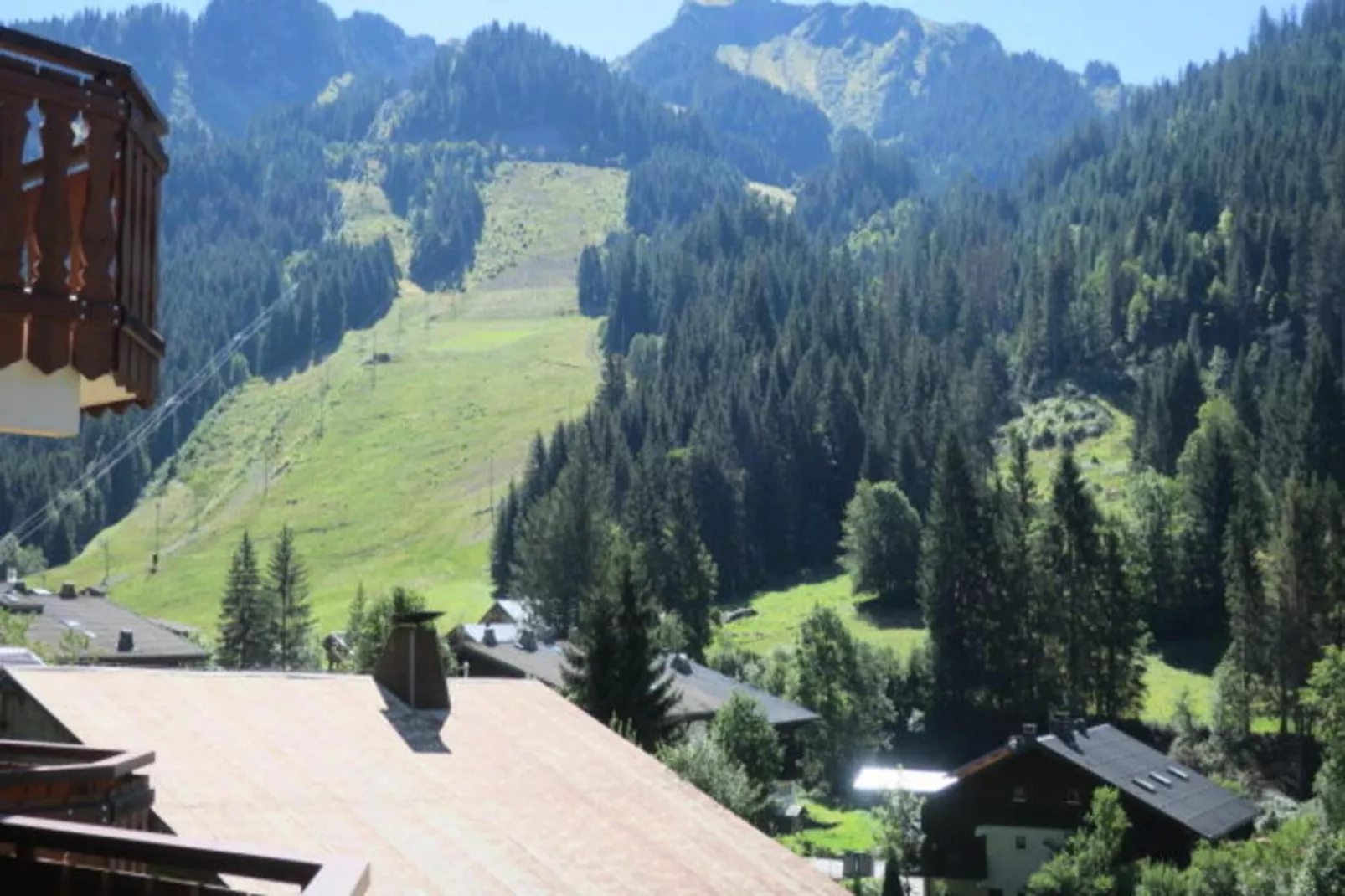 Résidence Les Perthuis-View in summer