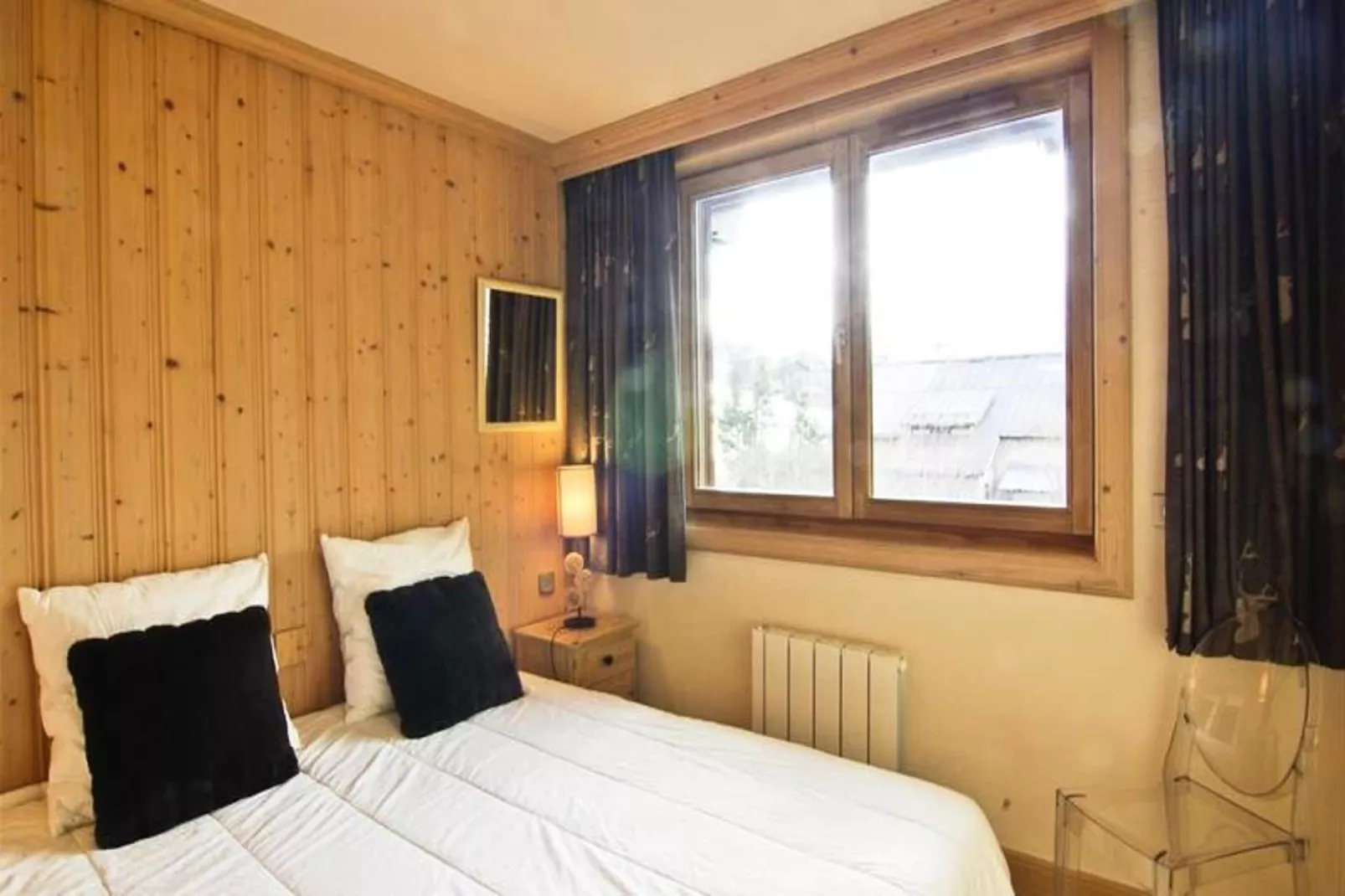 Chalets Du Savoy-Bedroom
