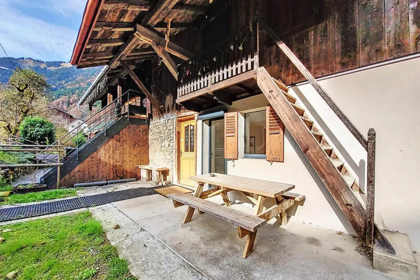 Appartements à Saint Jean d'Aulps-Exterior in summer