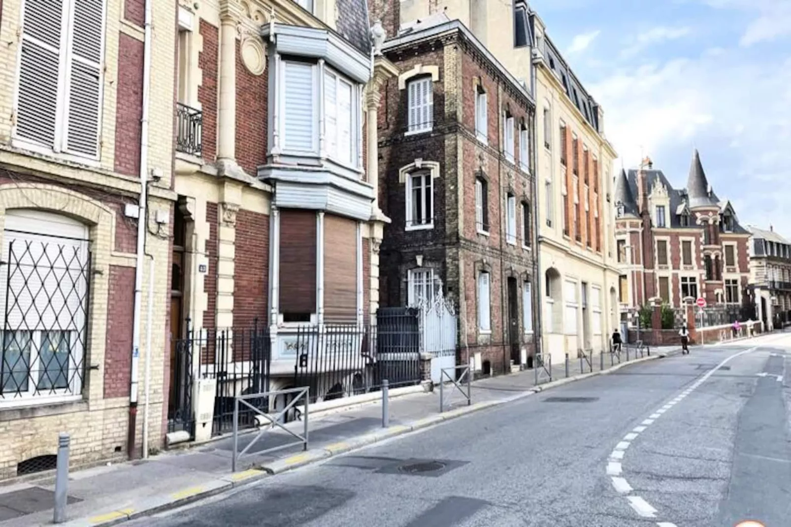 🚂 The Central Station - Parking - 50m Gare-Image-tags.