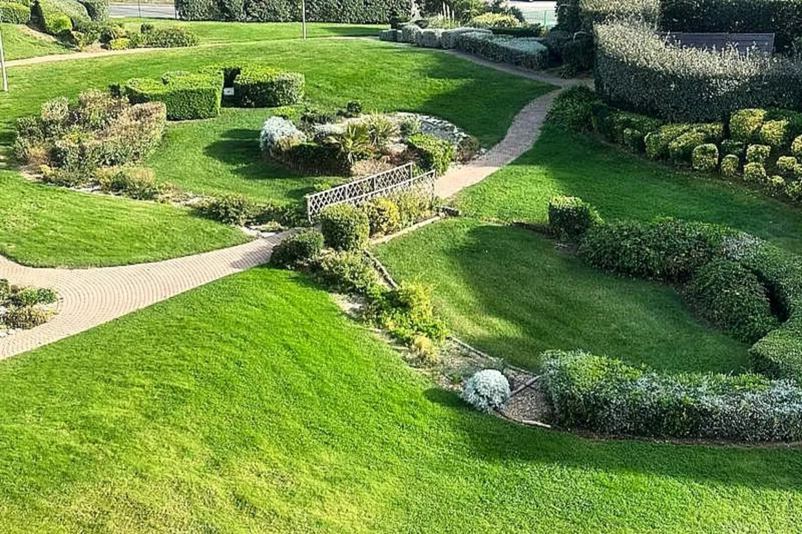 Résidence Morieres B-View in summer