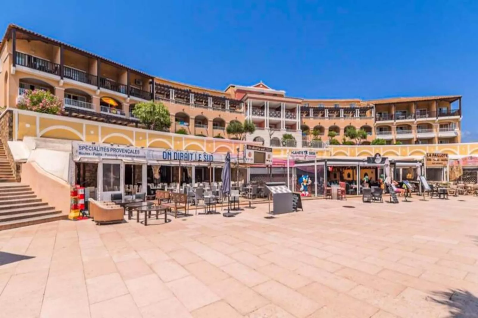 Appartement 6 Pers Vue Mer Pr&egrave;s Des Plages &agrave; Agay-Image-tags.