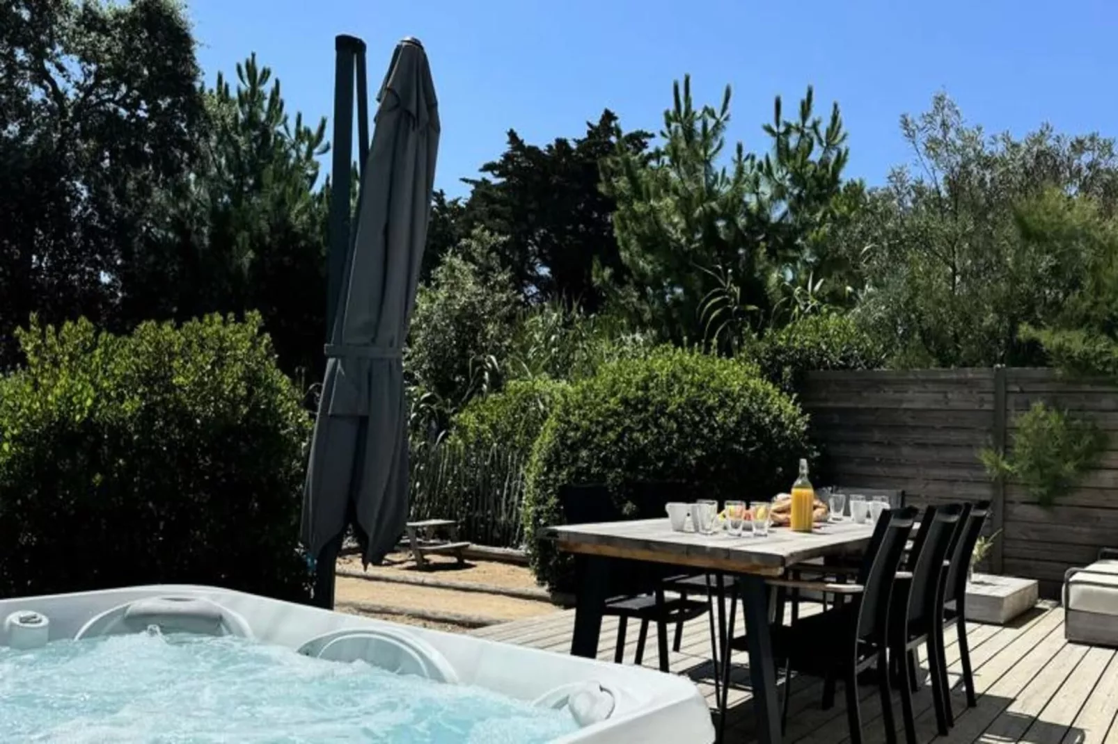 Villa Canada - Domaine Le Sherwood-Exterior in summer