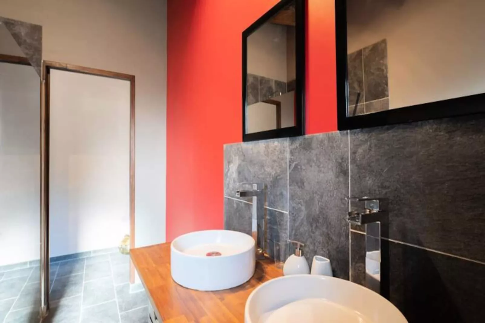 Villa Des Rochers-Image-tags.