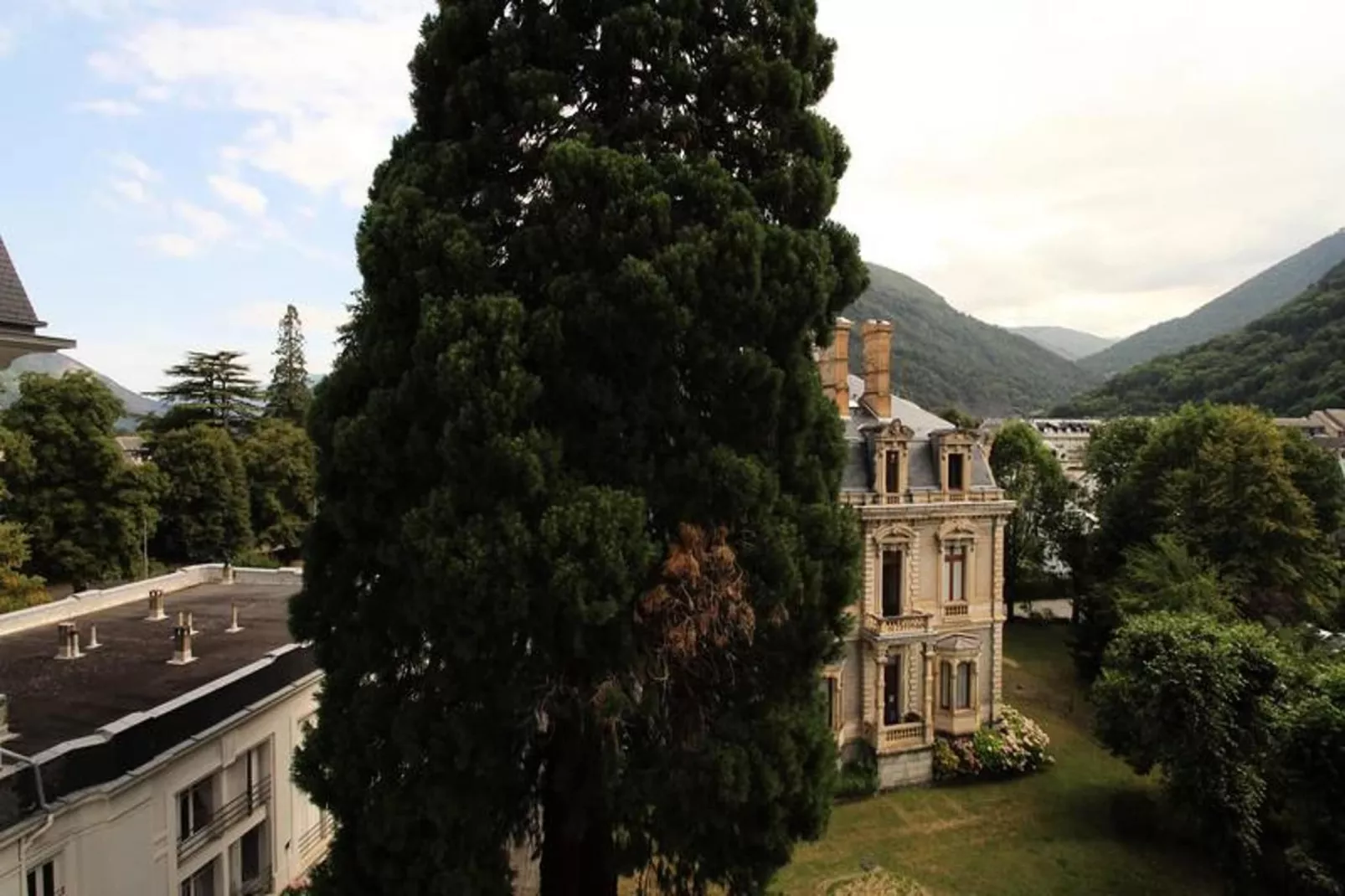 Résidence Pyrenees Palace-View in summer