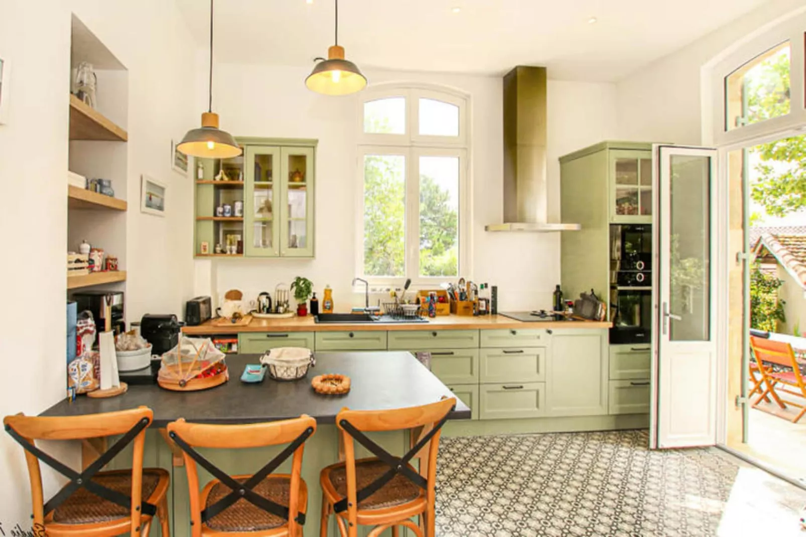 Villa Familiale R&eacute;nov&eacute;e &agrave; Arcachon &ndash; 6 Ch, 4 Sdb, Entre 8 &agrave; 10 Pers-Ambiente