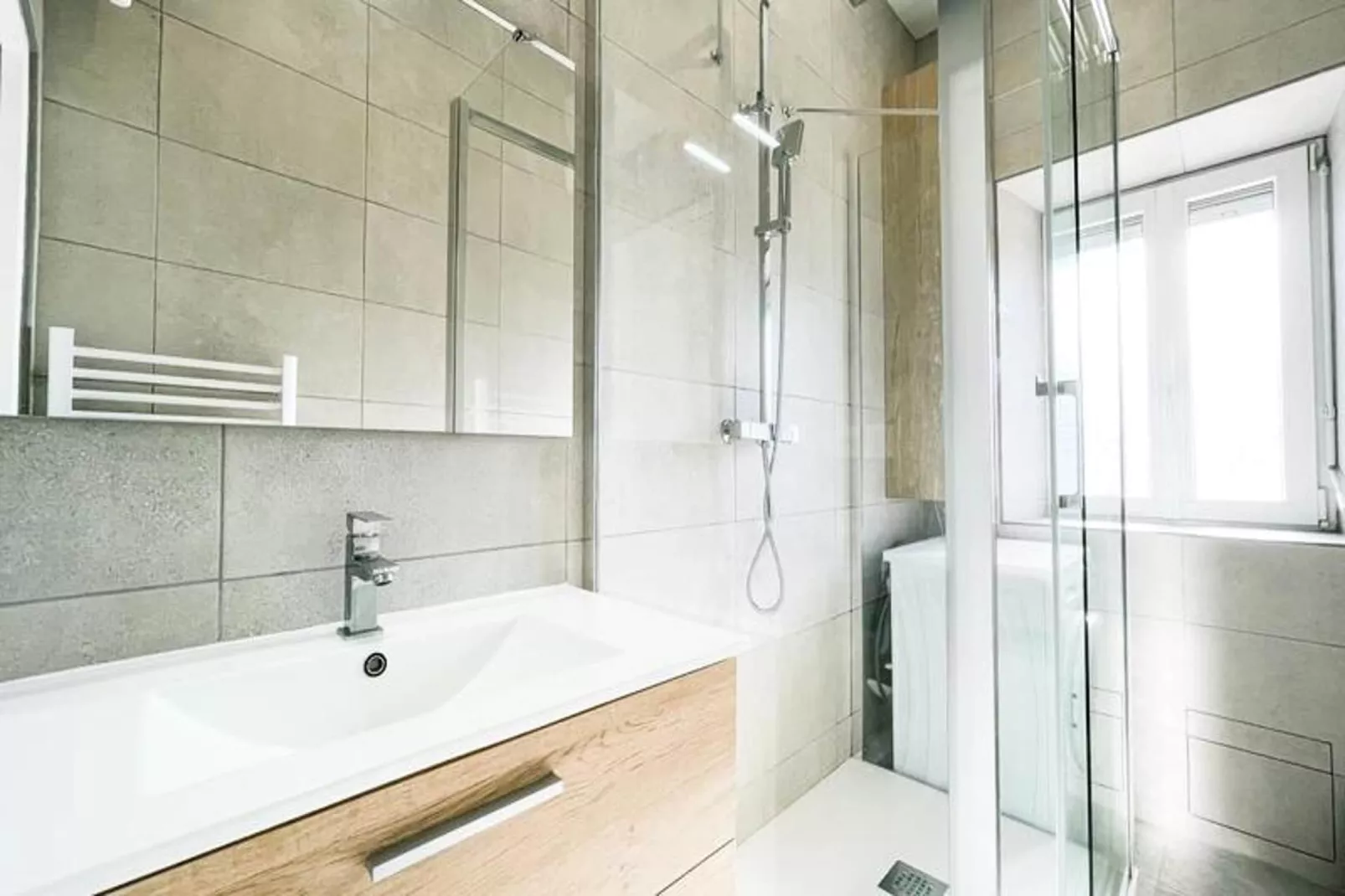 Le Duplex 🌞 Calme & R&eacute;nov&eacute;|-Salle de bain