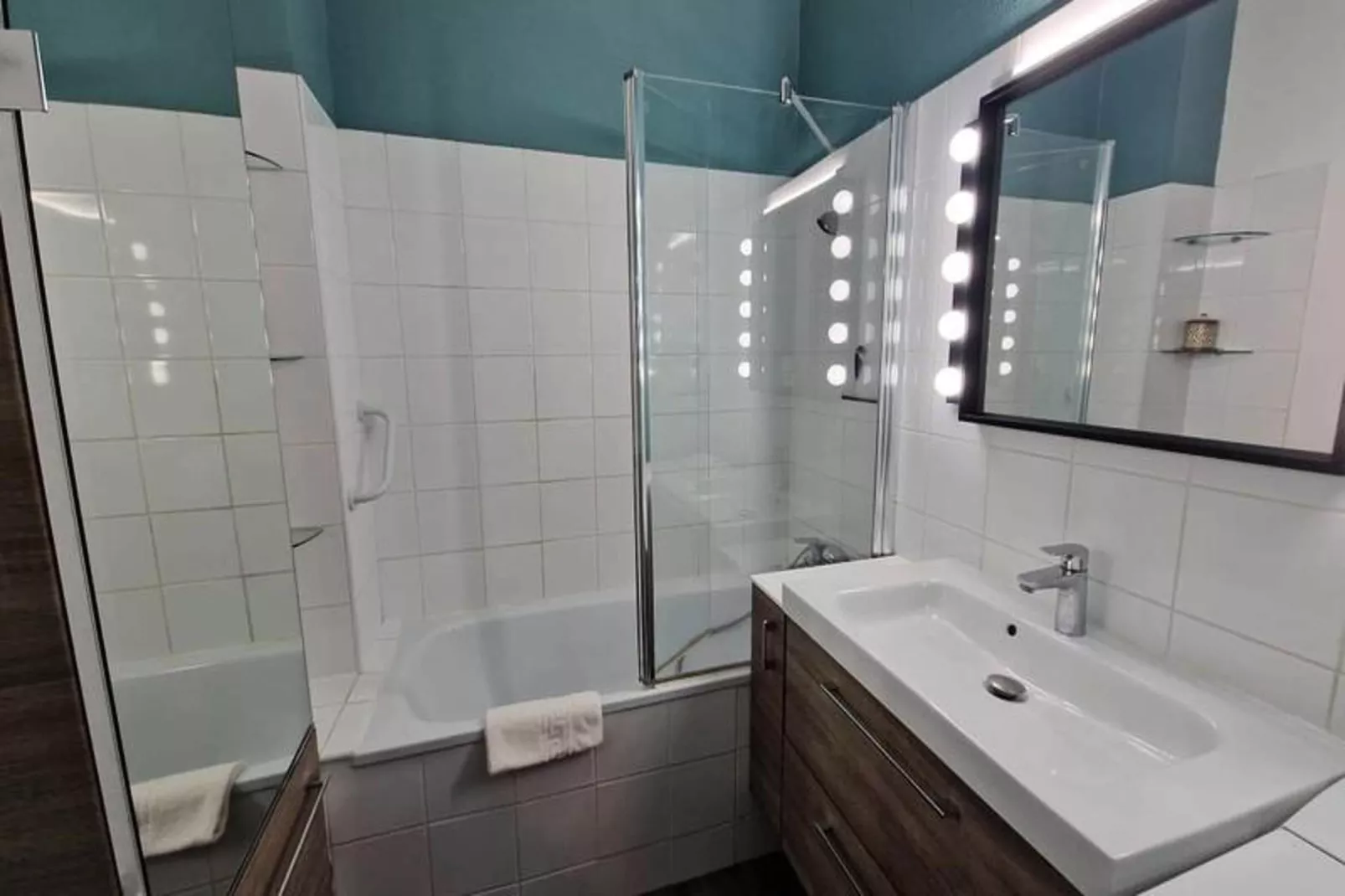 Le Victor Hugo 🖼️ T4 Hyper Centre-Bathroom