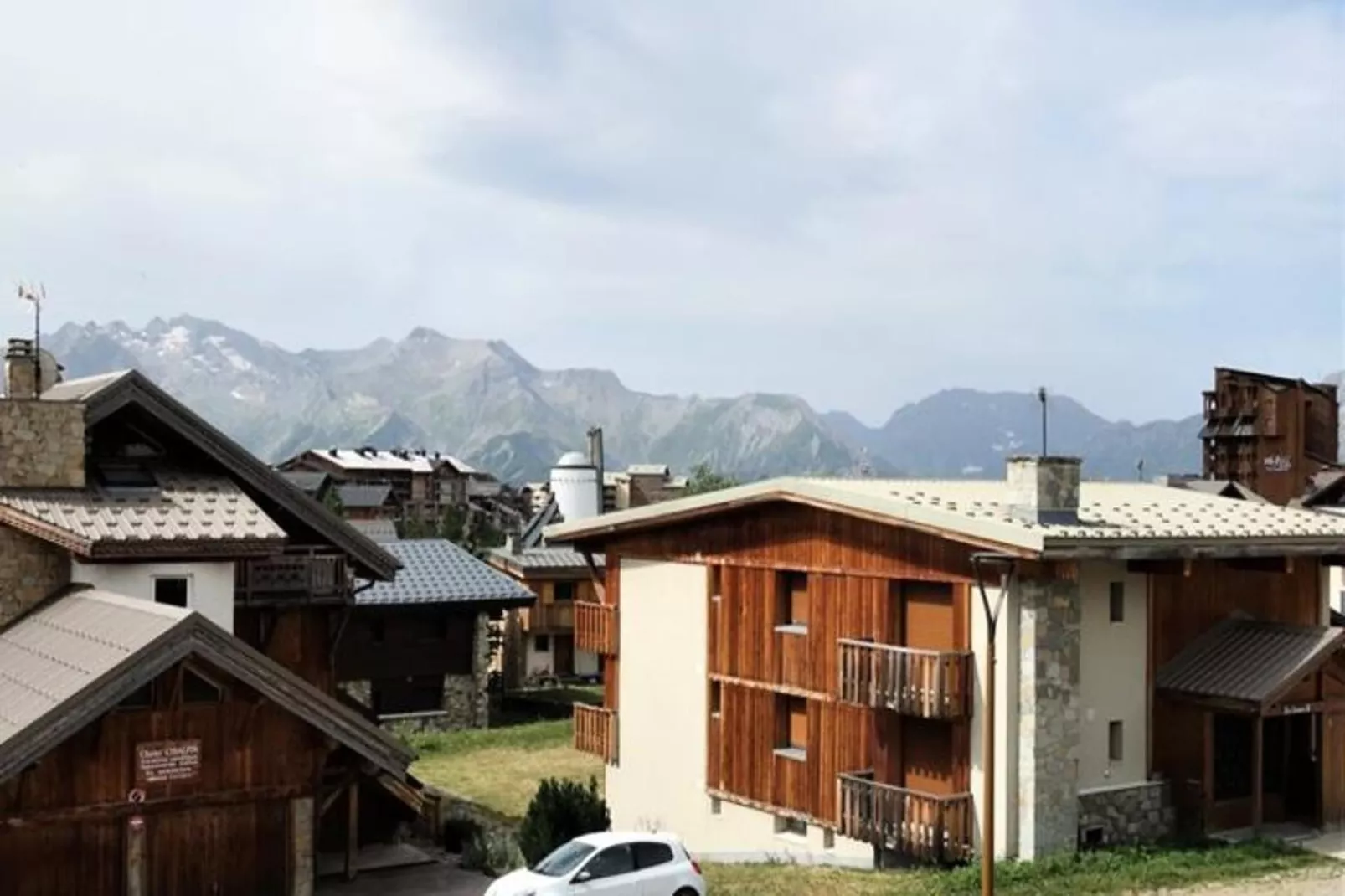 Résidence Bragelonne-View in summer