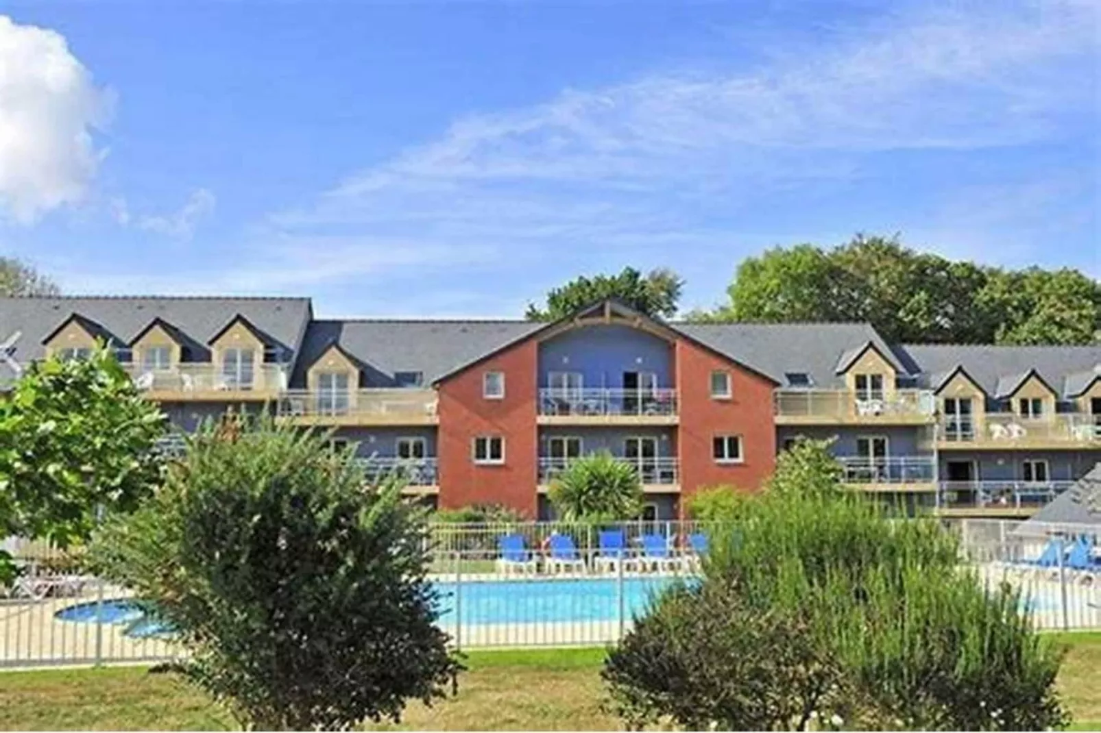 Résidence Rue De Port Haliguen-Areas within 1km in summer