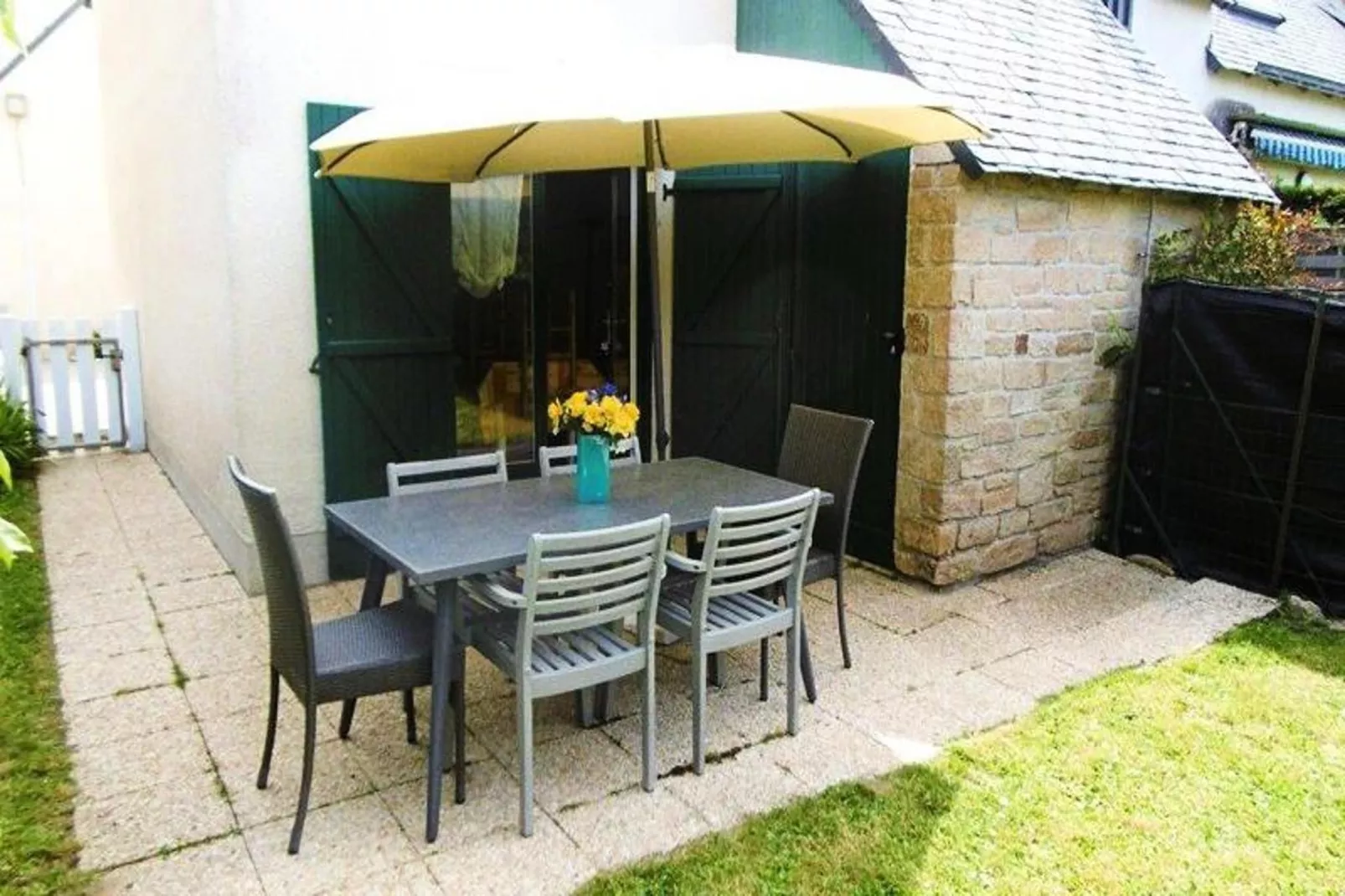 Résidence Duguay Trouin-Gardens in summer