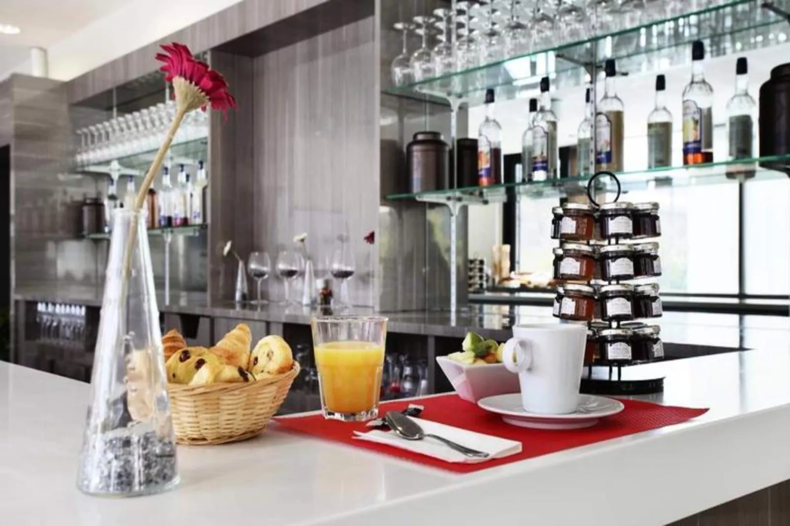 Appart'hôtel Odalys Confluence-Exterior in summer