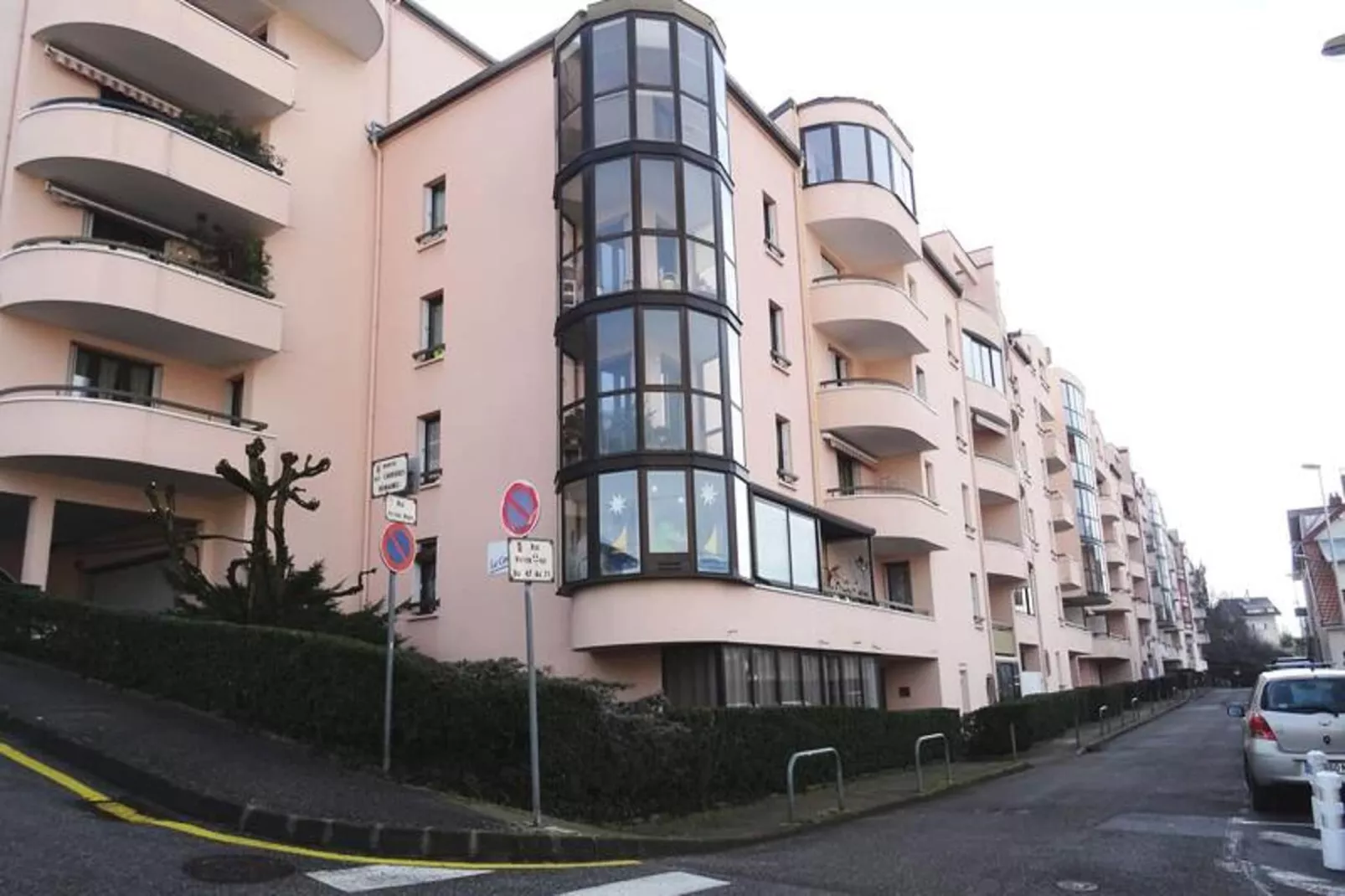 Résidence La Cerisaie-Exterior in summer