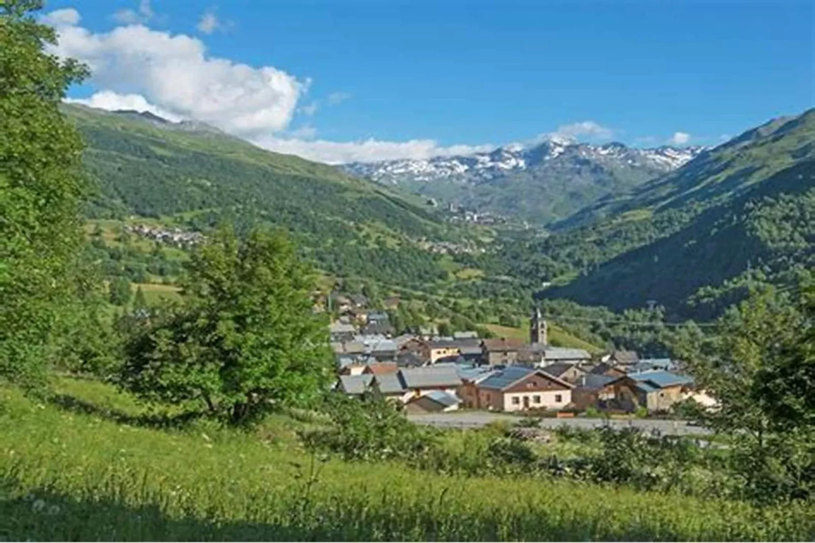 Résidence MÉlÈzes-Area within 5km in winter
