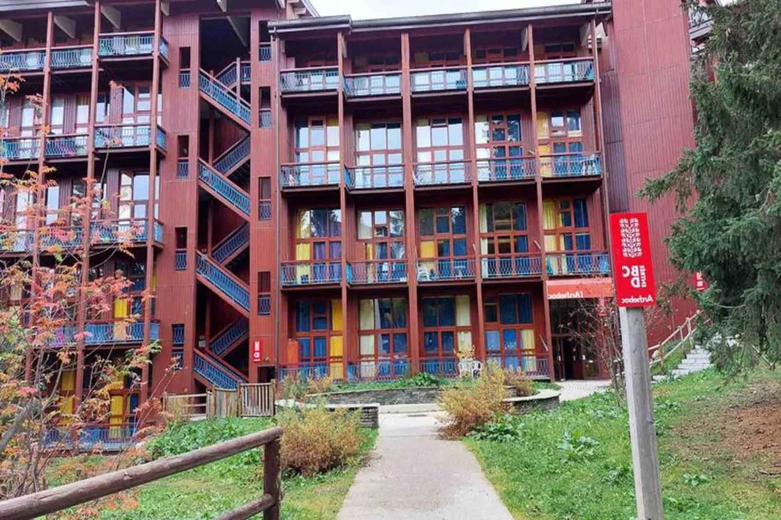 Résidence Archeboc-Exterior in summer