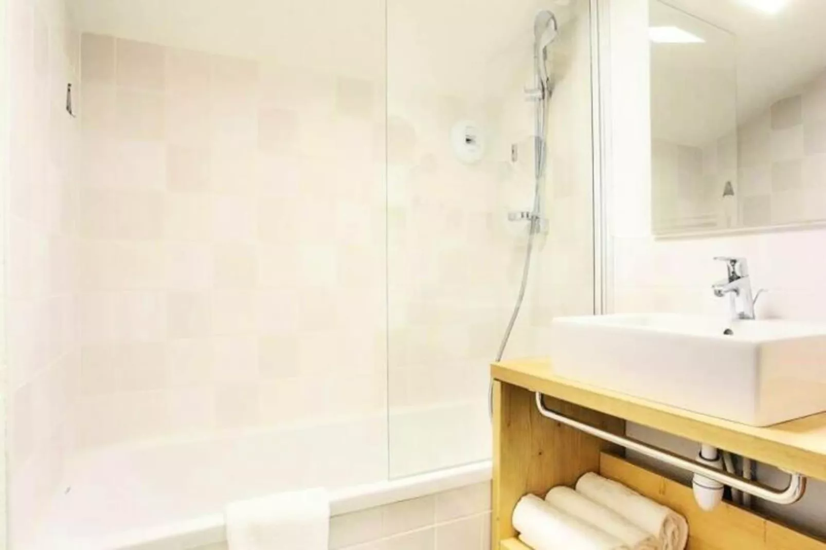 Résidence Prestige Odalys Les Fermes de Châtel-Bathroom