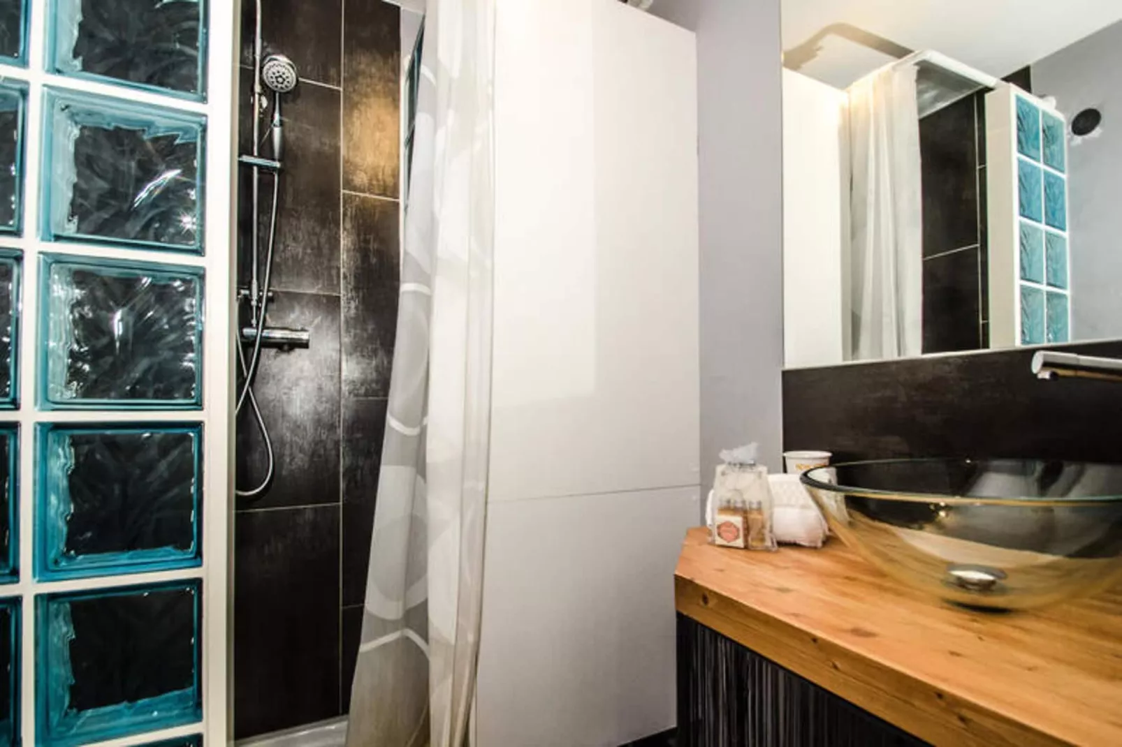 Résidence Pavilon-Bathroom