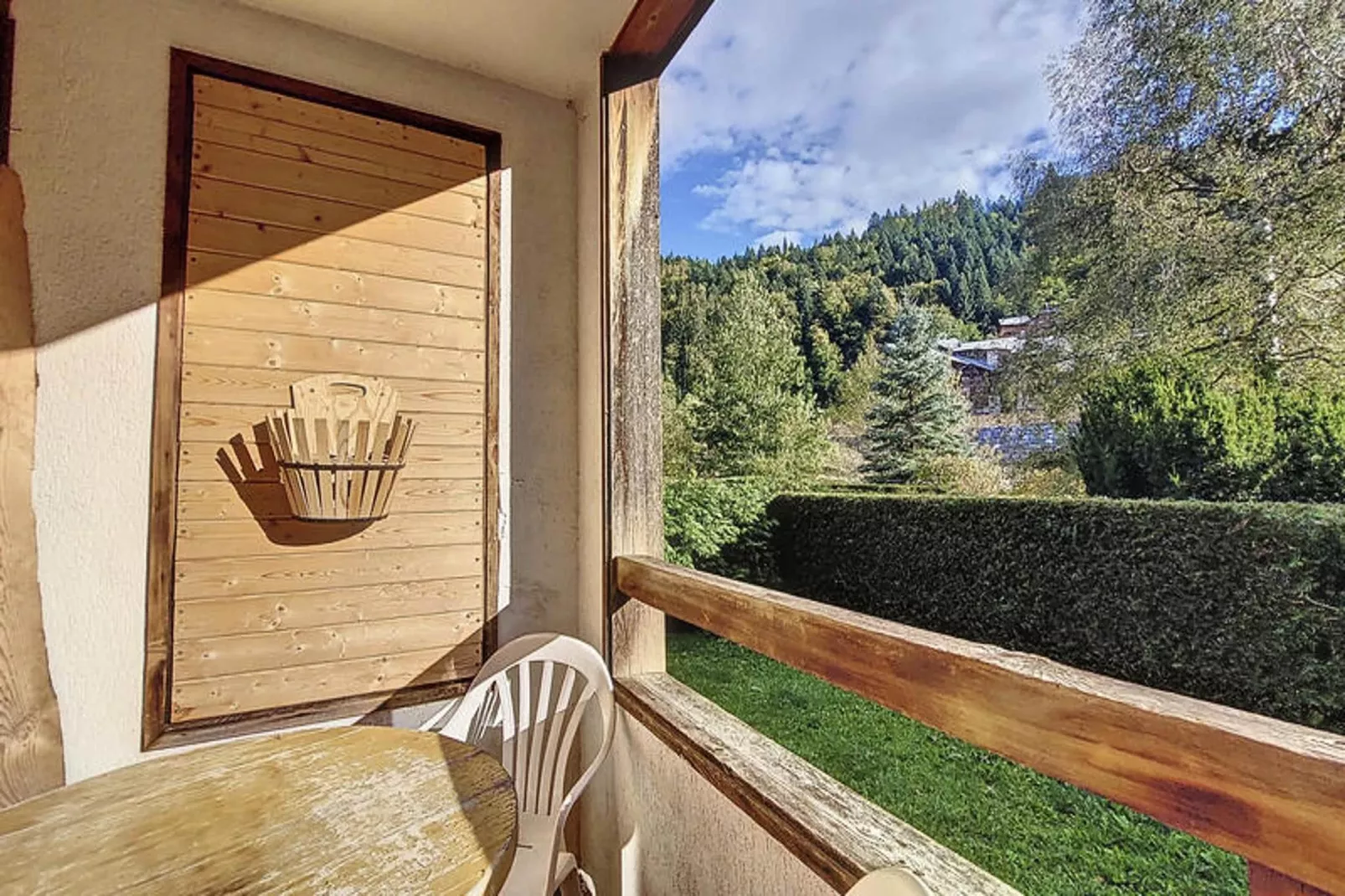 Studio à Saint Jean d'Aulps-Terrasse / balcon