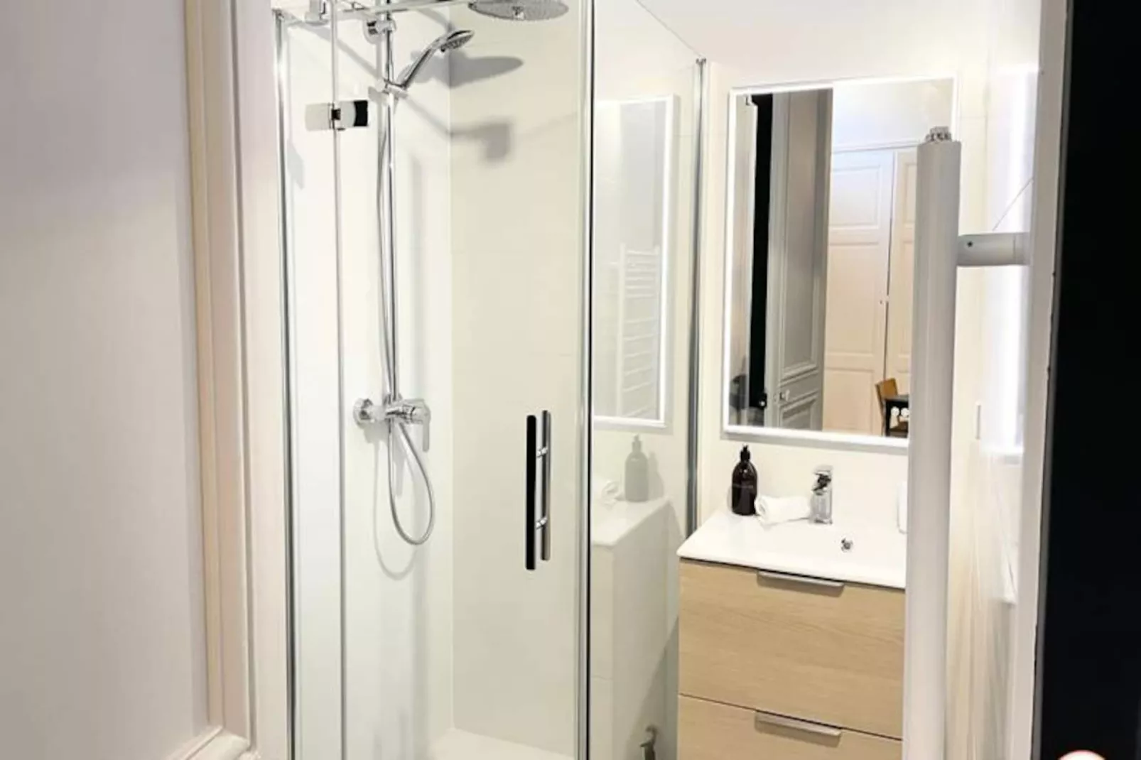 🌟 Le Crosne - Parking - Standing - Calme-Image-tags.