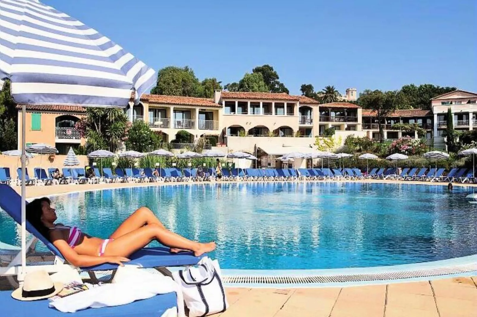 Résidence Les Parcs de Grimaud - maeva Home-Außenbereich Sommer