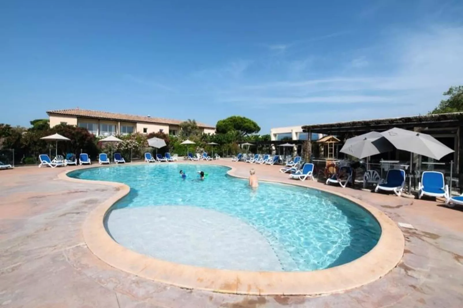 SOWELL Résidences Les Sablons***-Swimming pool