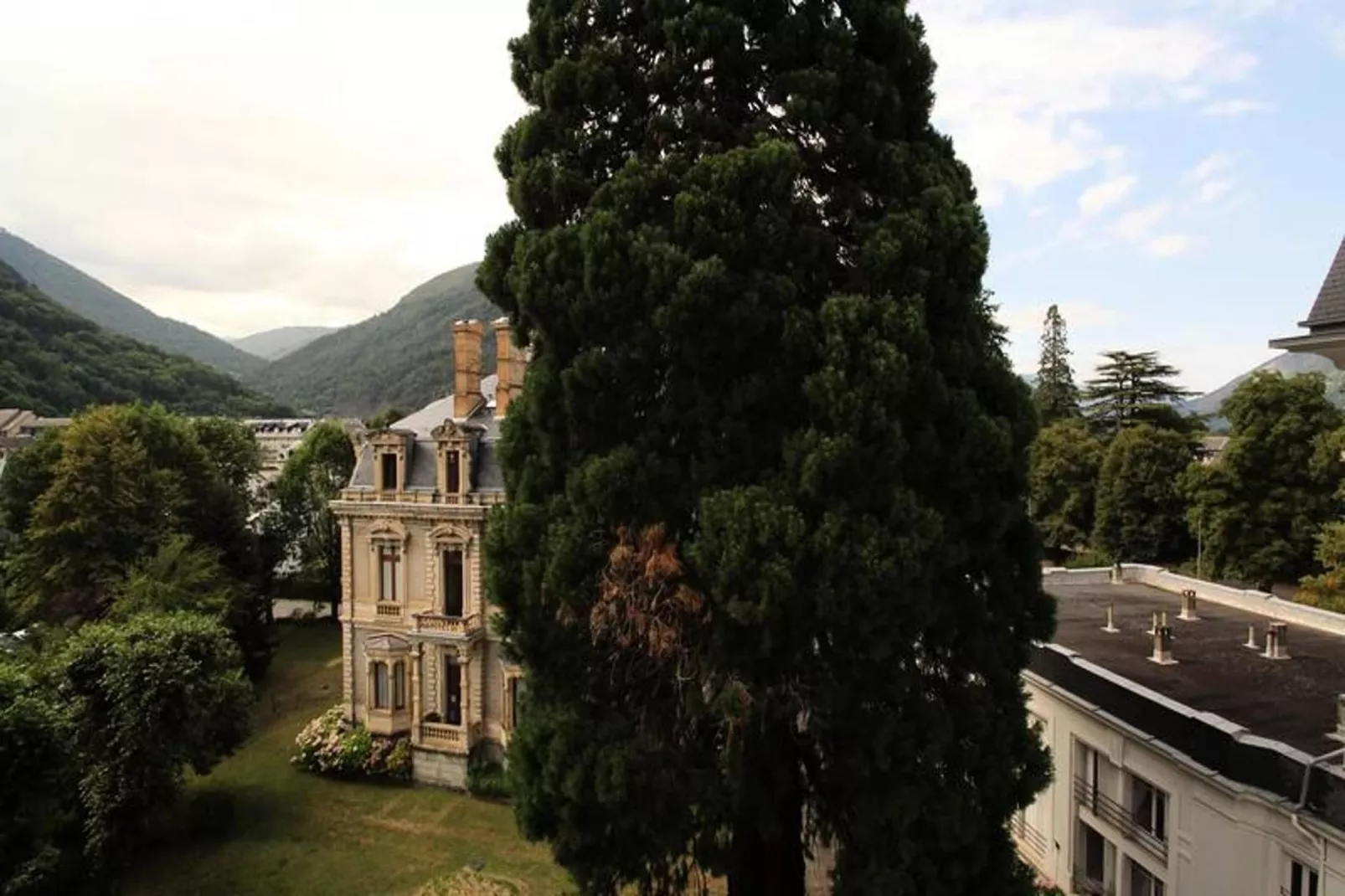Résidence Pyrenees Palace-View in summer