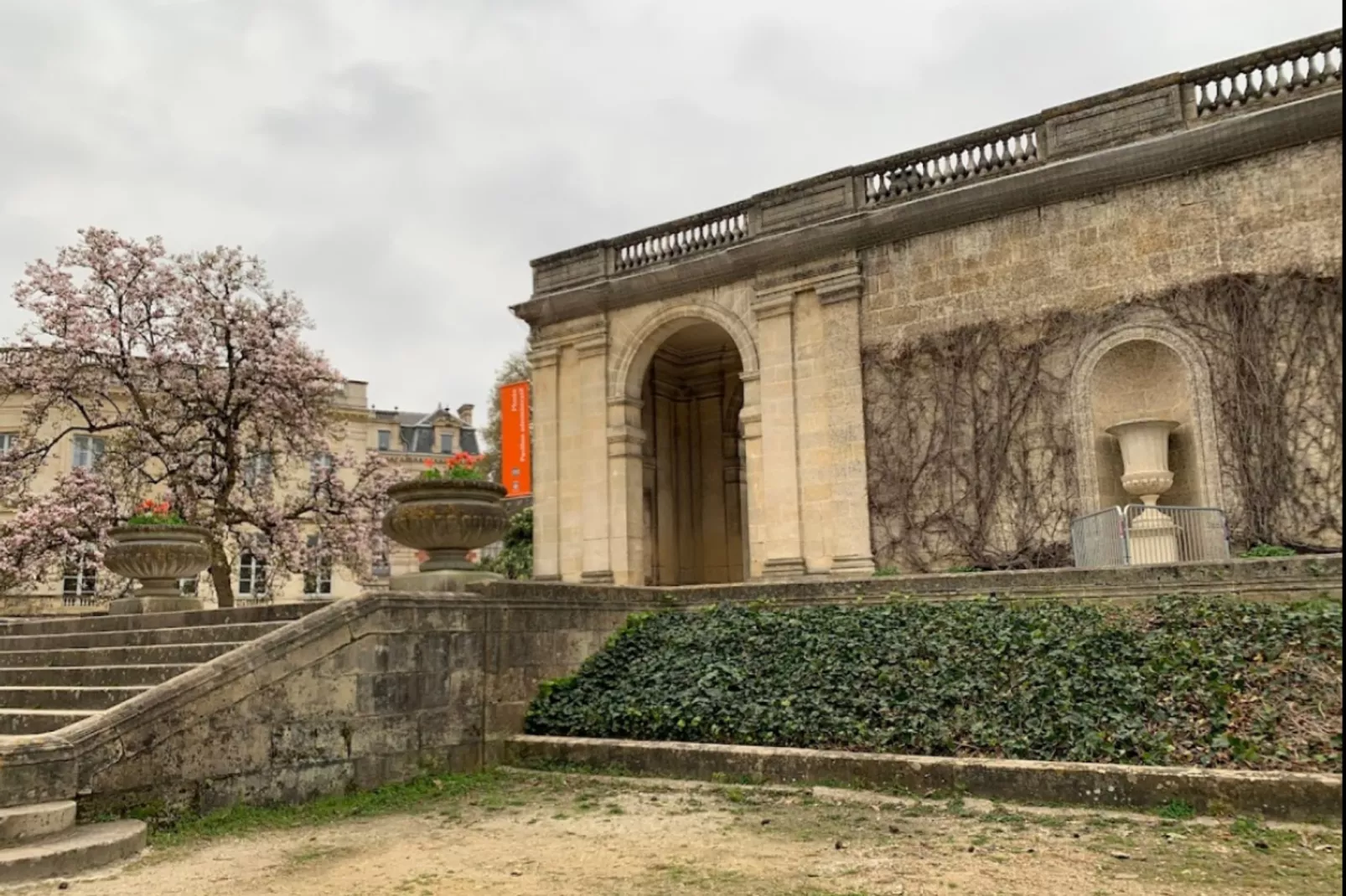 Appartement T3 De Prestige Proche Du Jardin Public De Bordeaux-Areas within 5km in summer