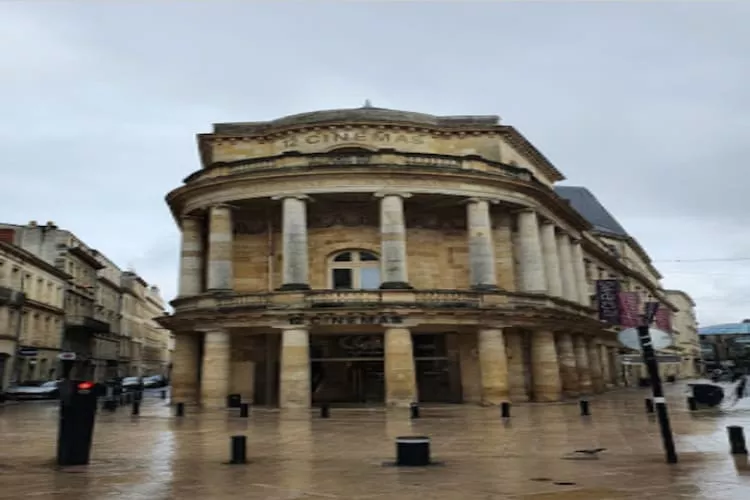 Magnifique Et Lumineux T3 De Charme Aux Quinconces Id&eacute;al Pour 4 Personnes-Areas within 5km in summer