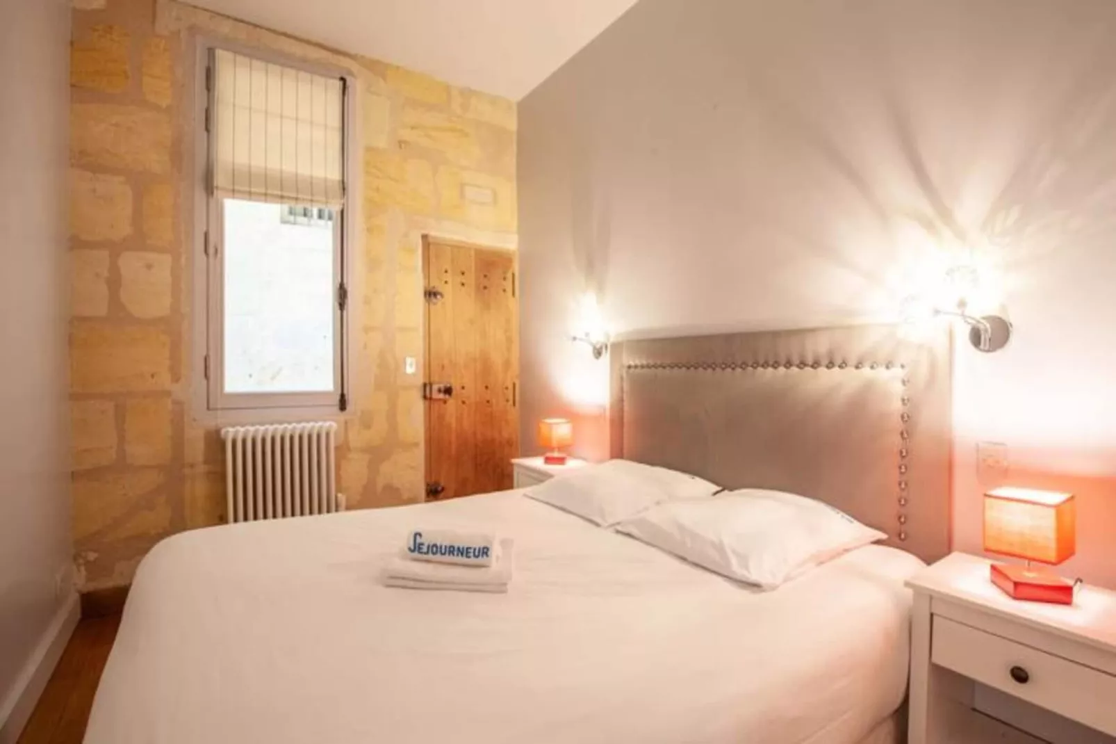 Superbe Appartement &agrave; La Belle Pierre Pour 4 Dans La Rue Des Antiquaires-Exterior in summer