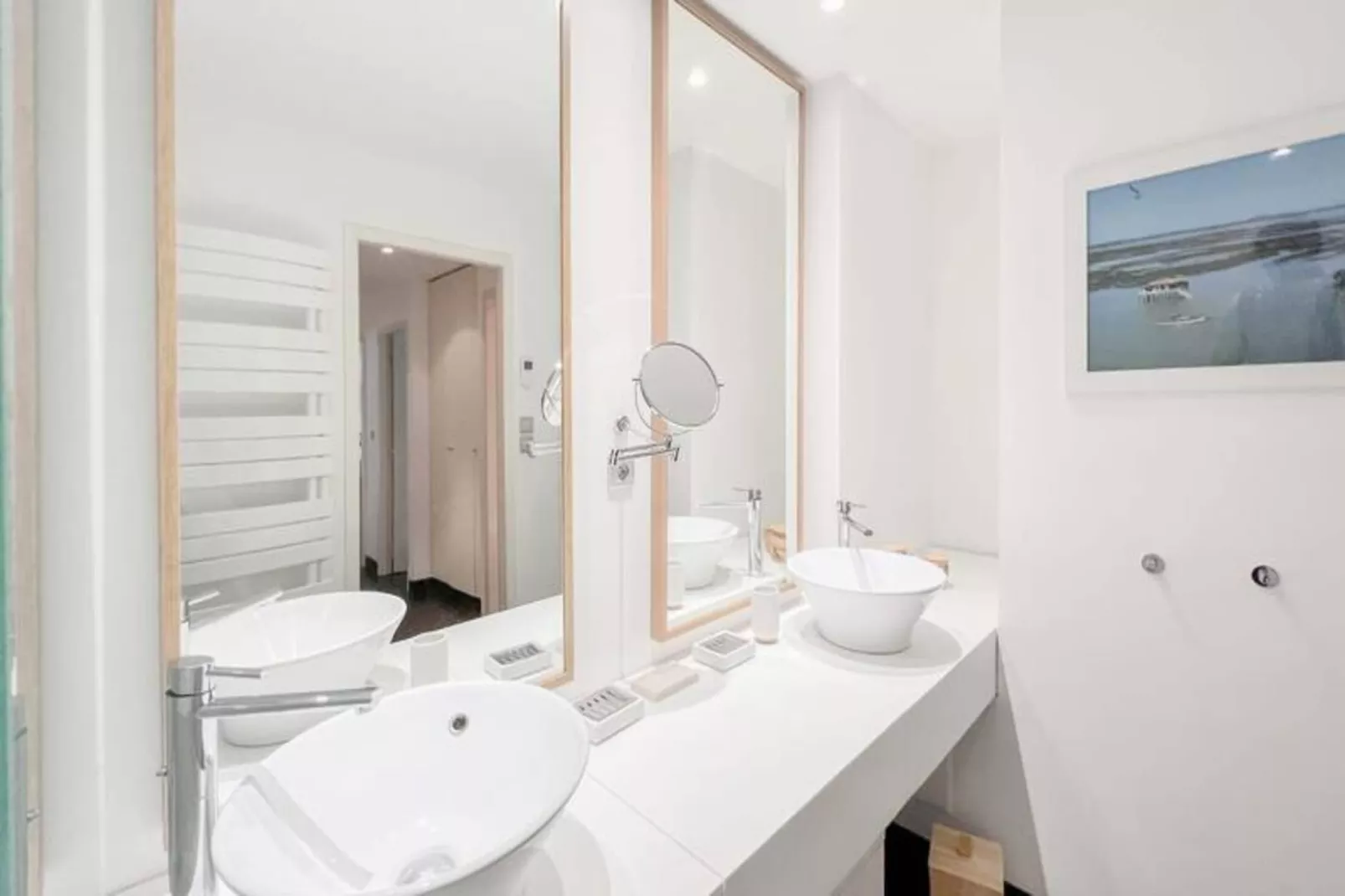 Appartement De Haut Standing Authentique Situ&eacute; Au Coeur Du Triangle D'or-Außenbereich Sommer