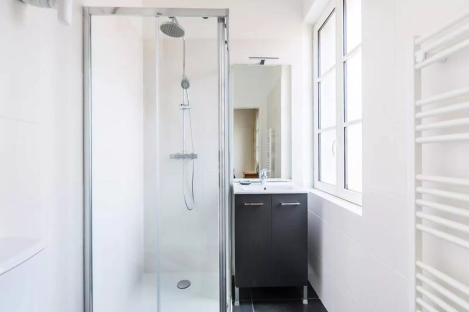 Superbe Appartement En Plein C&oelig;ur Des Chartrons-Bathroom