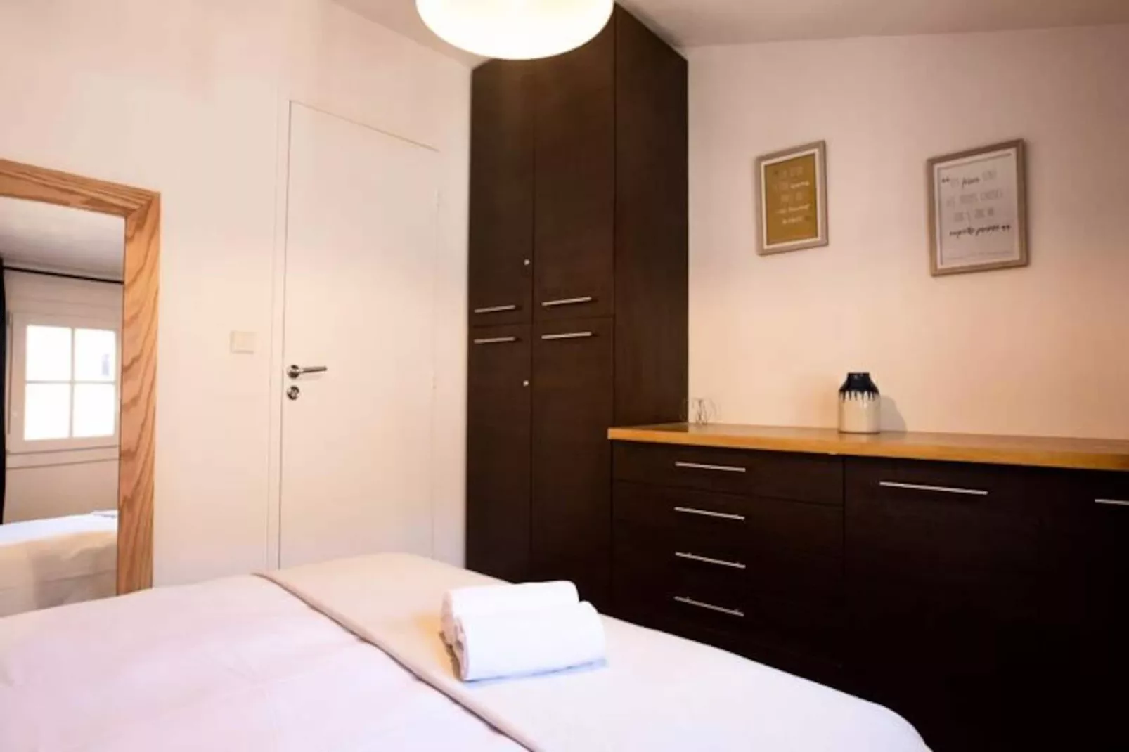 Les Toits De Sainte Ursule-Image-tags.