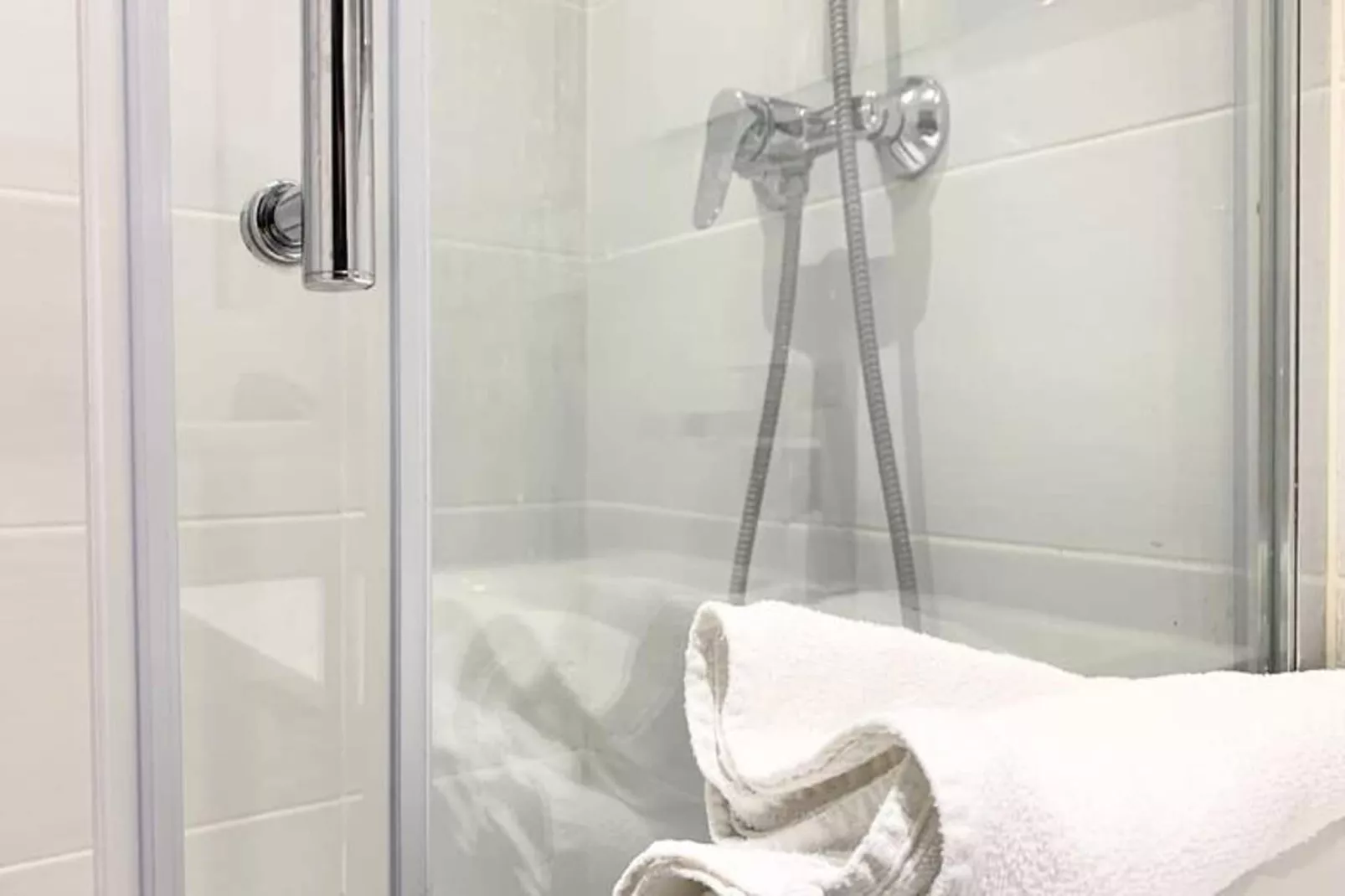 | Light Pink |t2 Proche Jaur&egrave;s, Estacade | Lumineux 🦩-Badezimmer