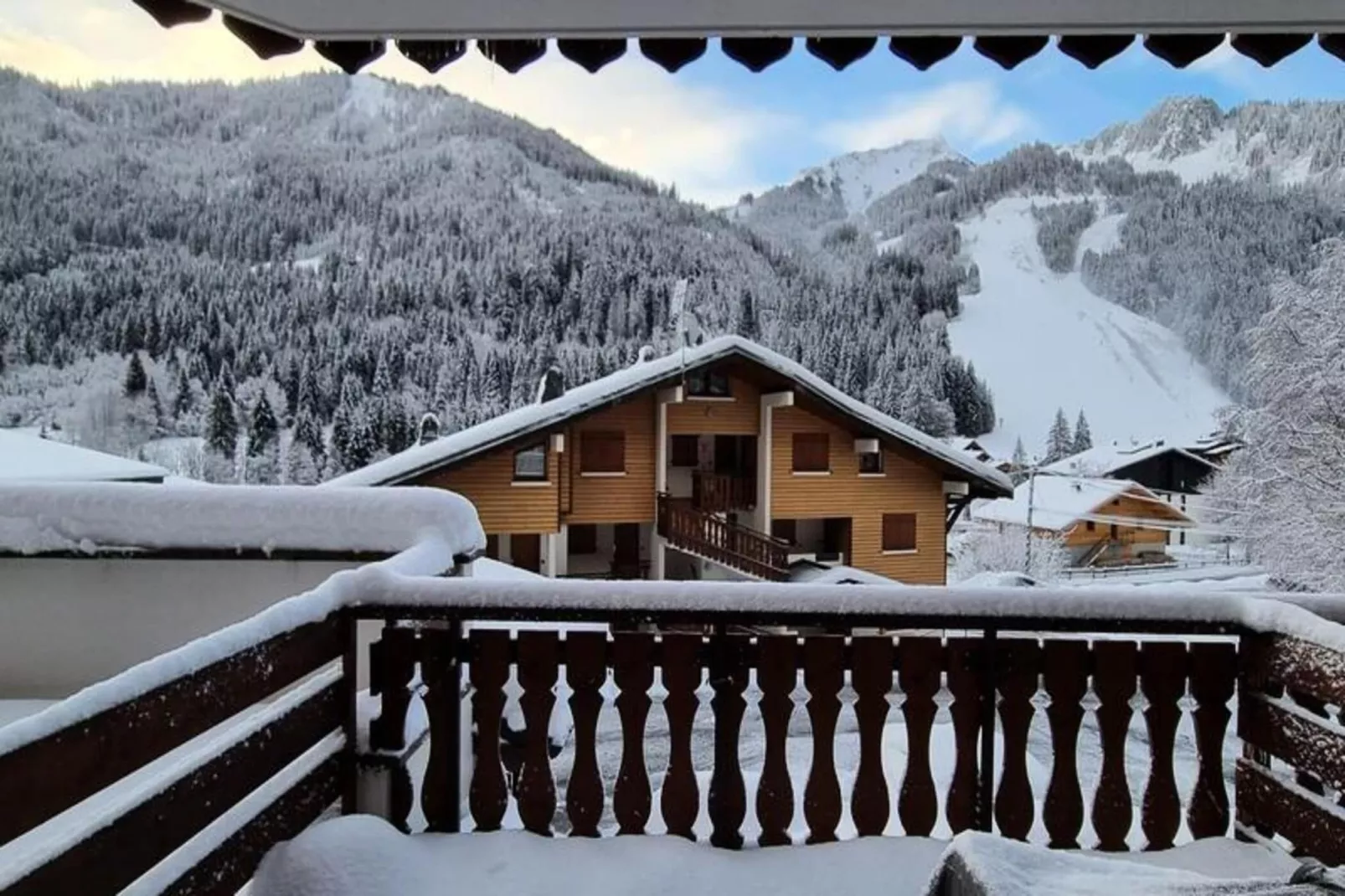 Résidence Les Perthuis-Exterior in summer