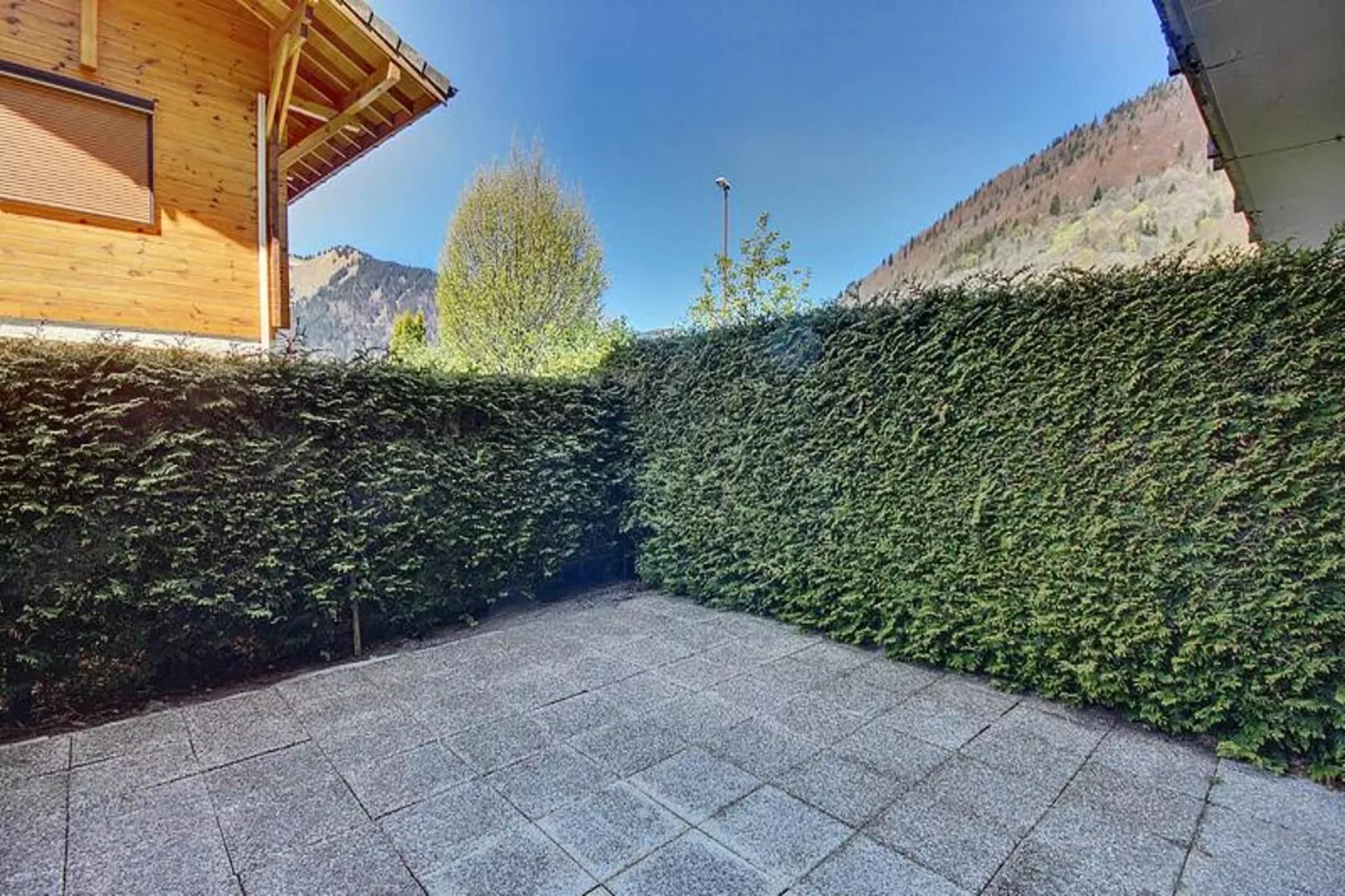 Appartements à Montriond-Gardens in summer