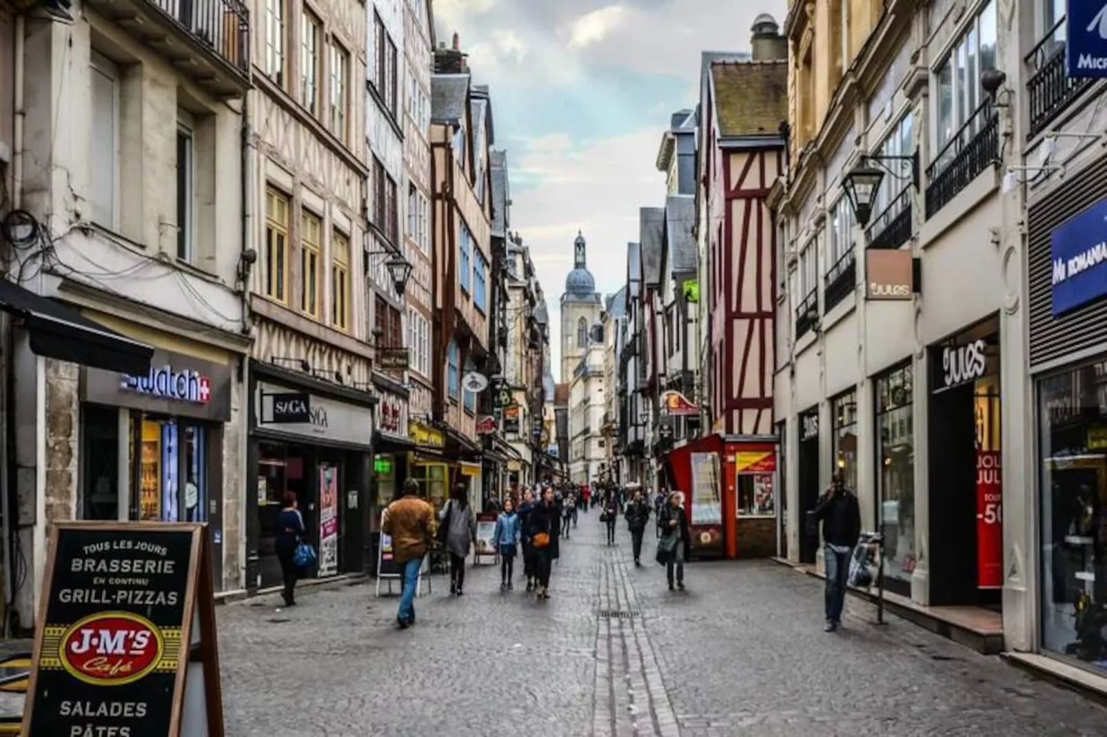 🚂 The Central Station - Parking - 50m Gare-Image-tags.