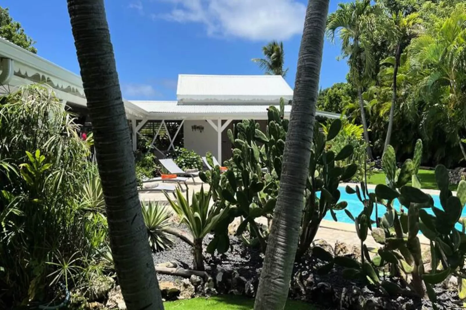 Villa Secr&egrave;te-Image-tags.