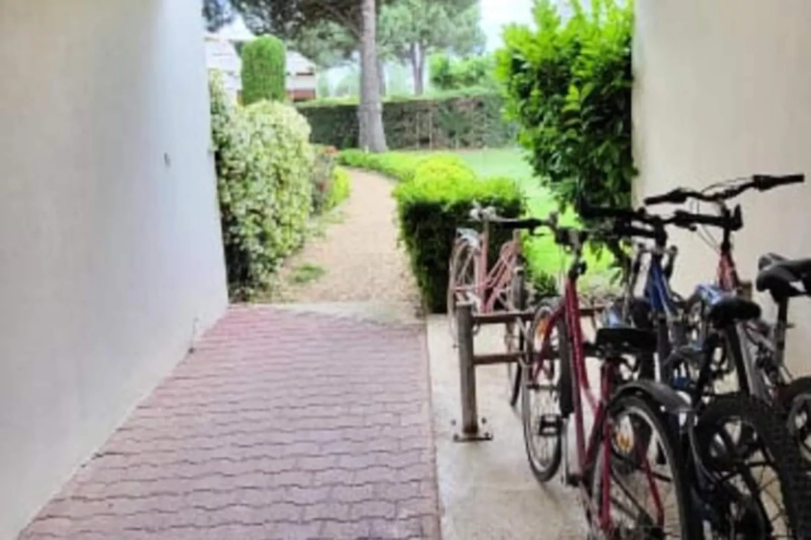 Résidence Un Jardin Proche De La Plage Et Commerces-Image-tags.